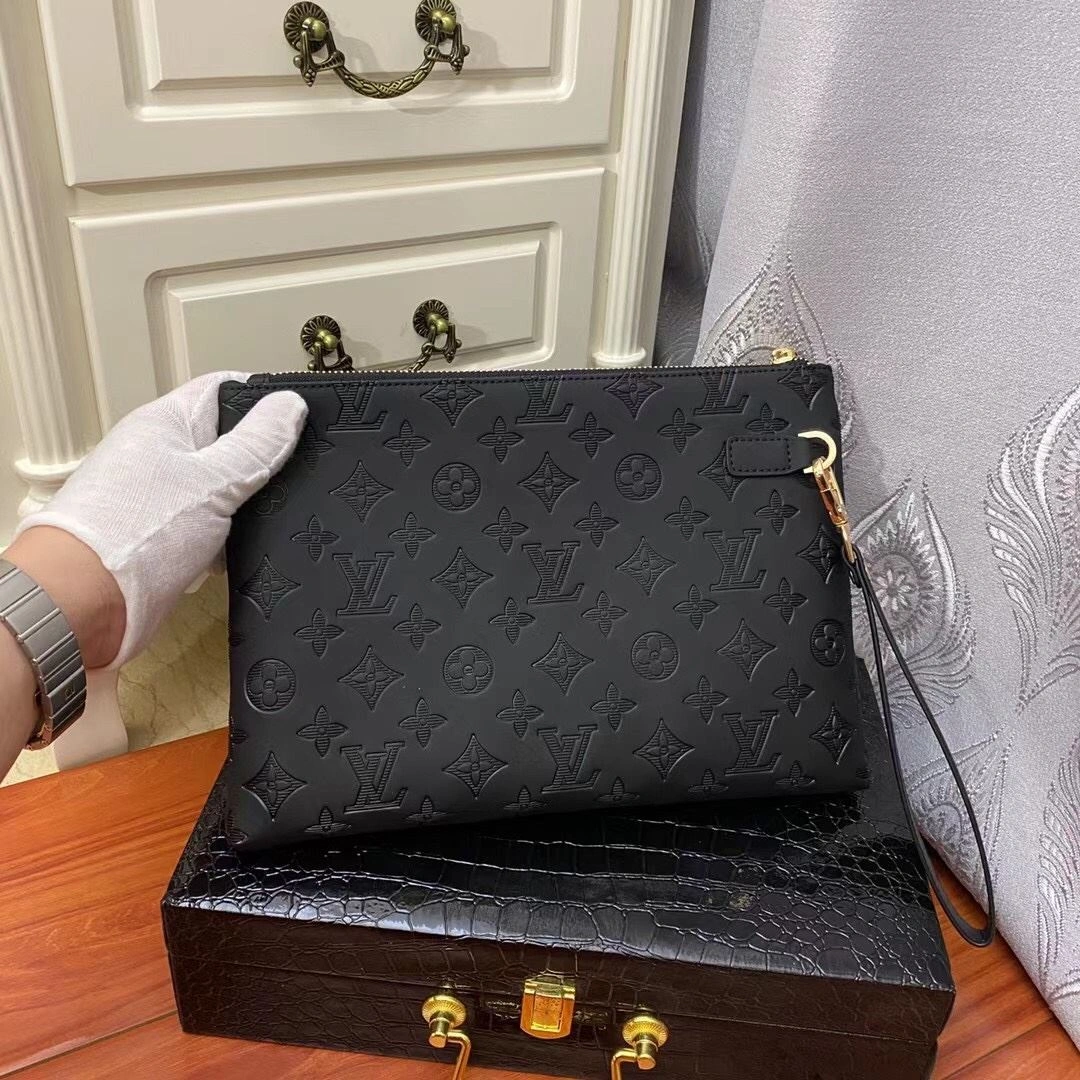 UrbanChic Mens Louis Vuitton Clutch Bags 92775