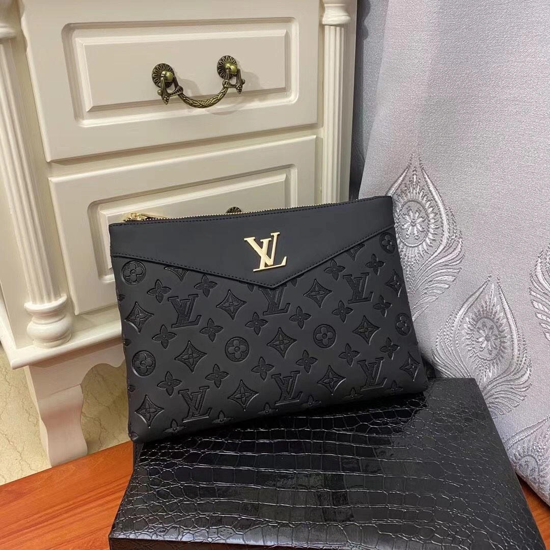 UrbanChic Mens Louis Vuitton Clutch Bags 92775