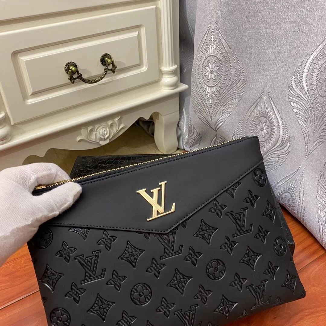 UrbanChic Mens Louis Vuitton Clutch Bags 92775