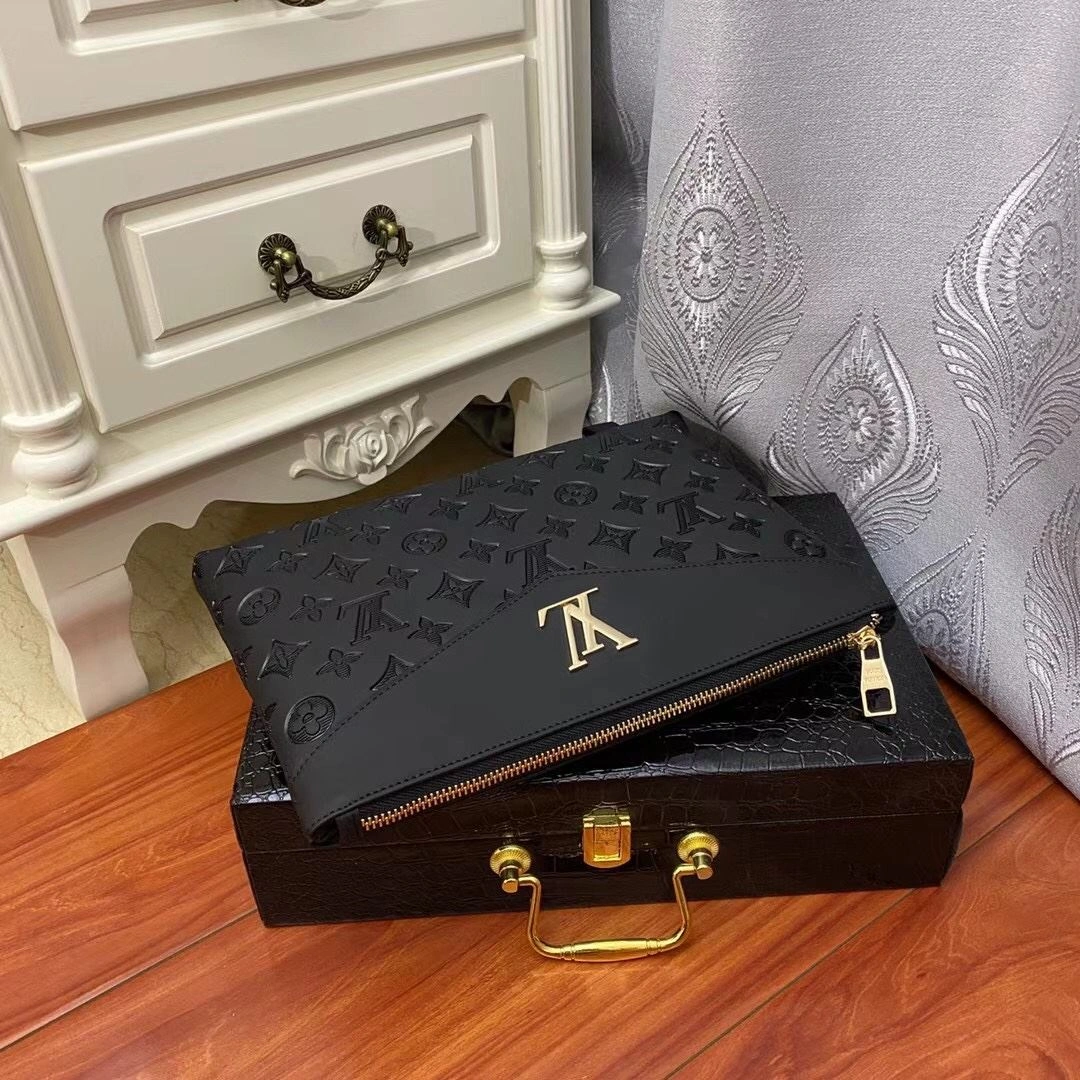 UrbanChic Mens Louis Vuitton Clutch Bags 92775
