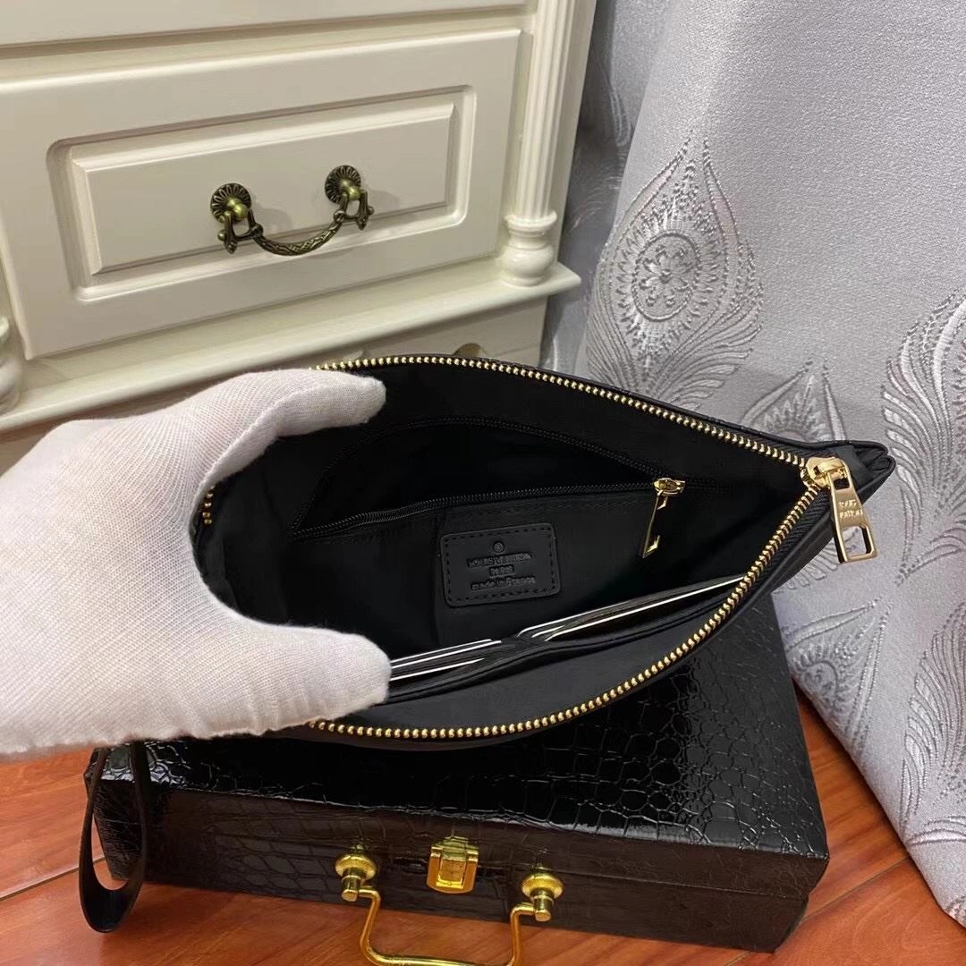 UrbanChic Mens Louis Vuitton Clutch Bags 92775