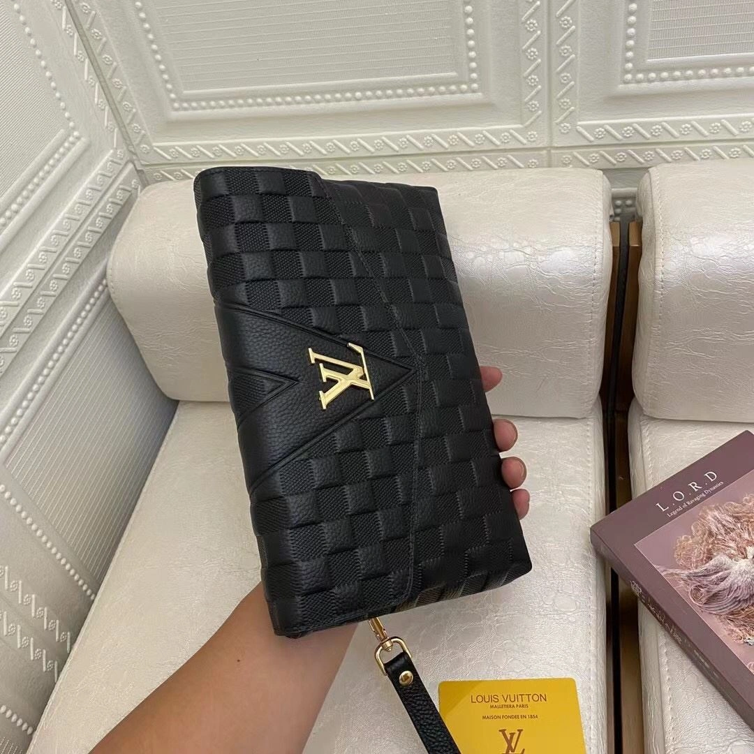 Tailored Mens Louis Vuitton Clutch Bags 92772