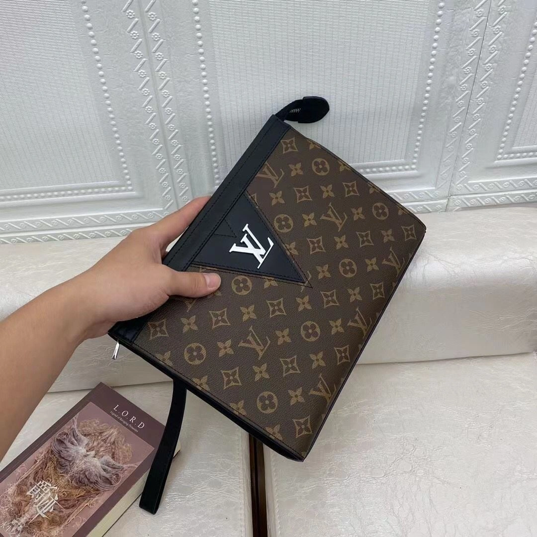 Chic Mens Louis Vuitton Clutch Bags 92754