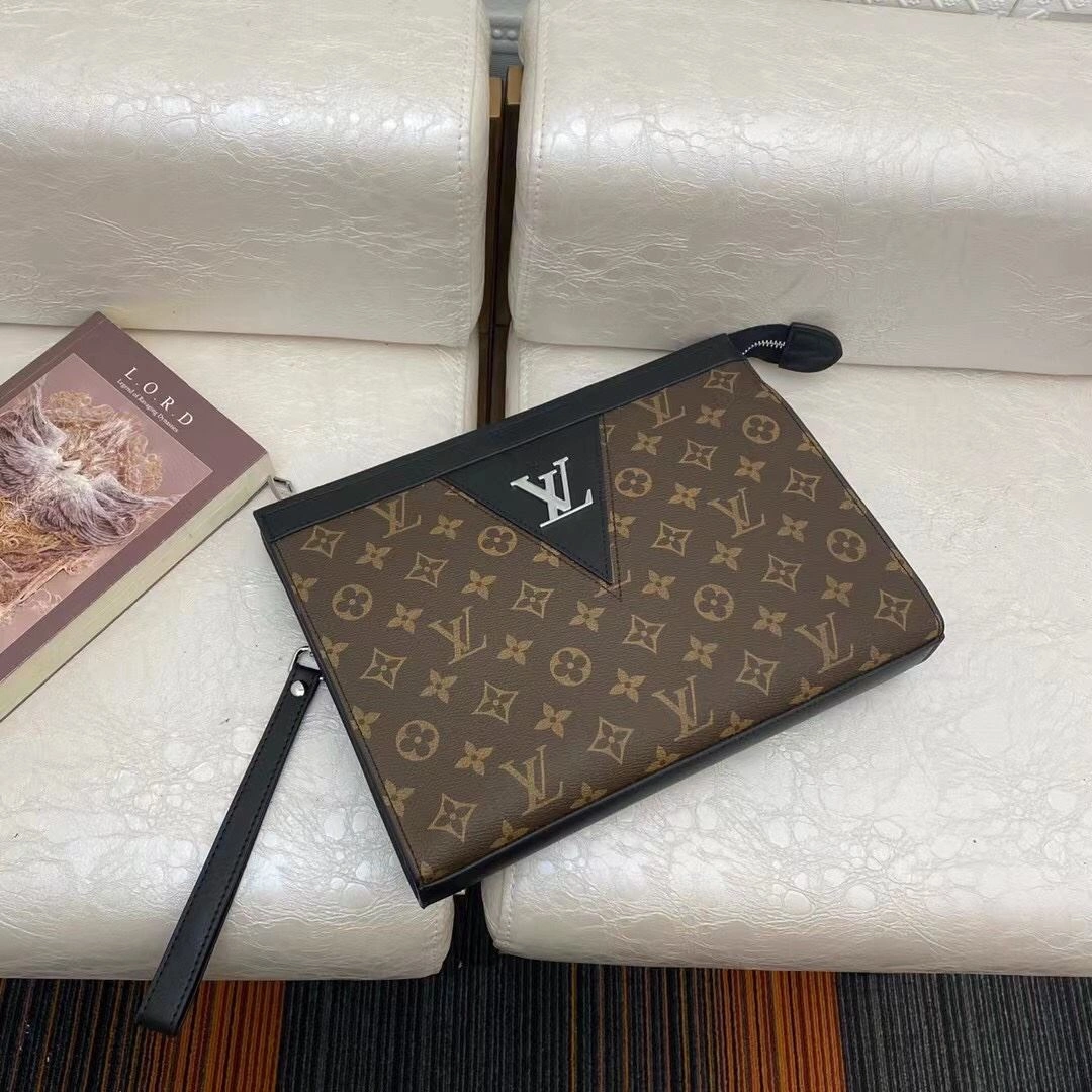 Chic Mens Louis Vuitton Clutch Bags 92754