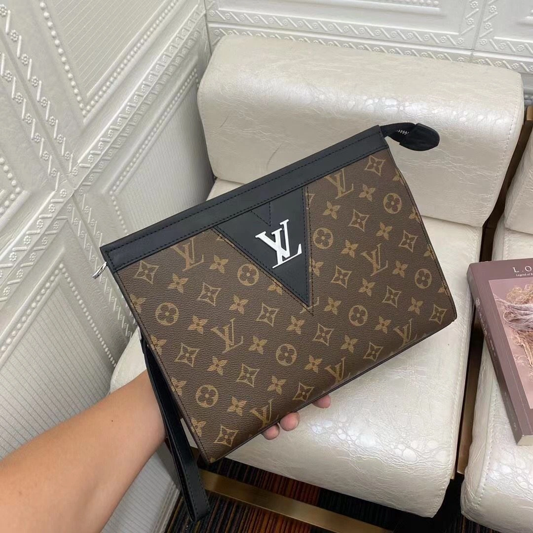 Chic Mens Louis Vuitton Clutch Bags 92754