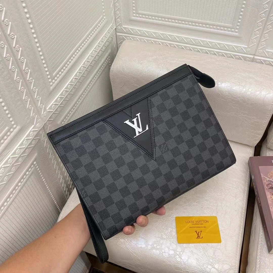 Fashionable Mens Louis Vuitton Clutch Bags 92751