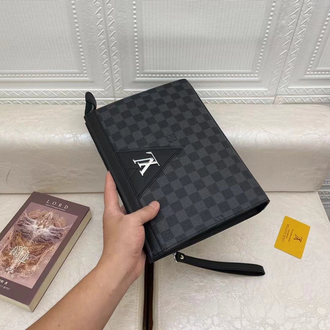 Fashionable Mens Louis Vuitton Clutch Bags 92751