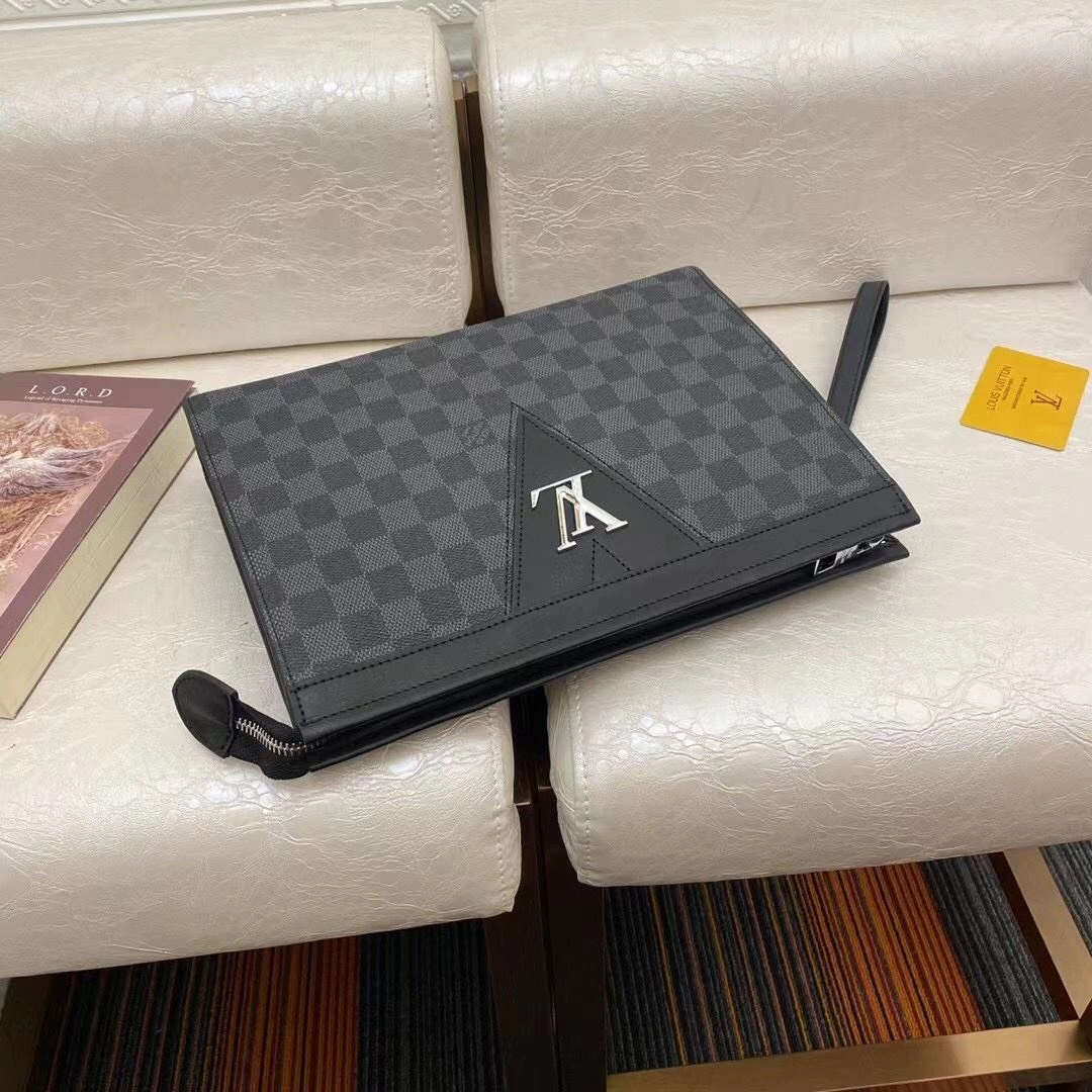 Fashionable Mens Louis Vuitton Clutch Bags 92751