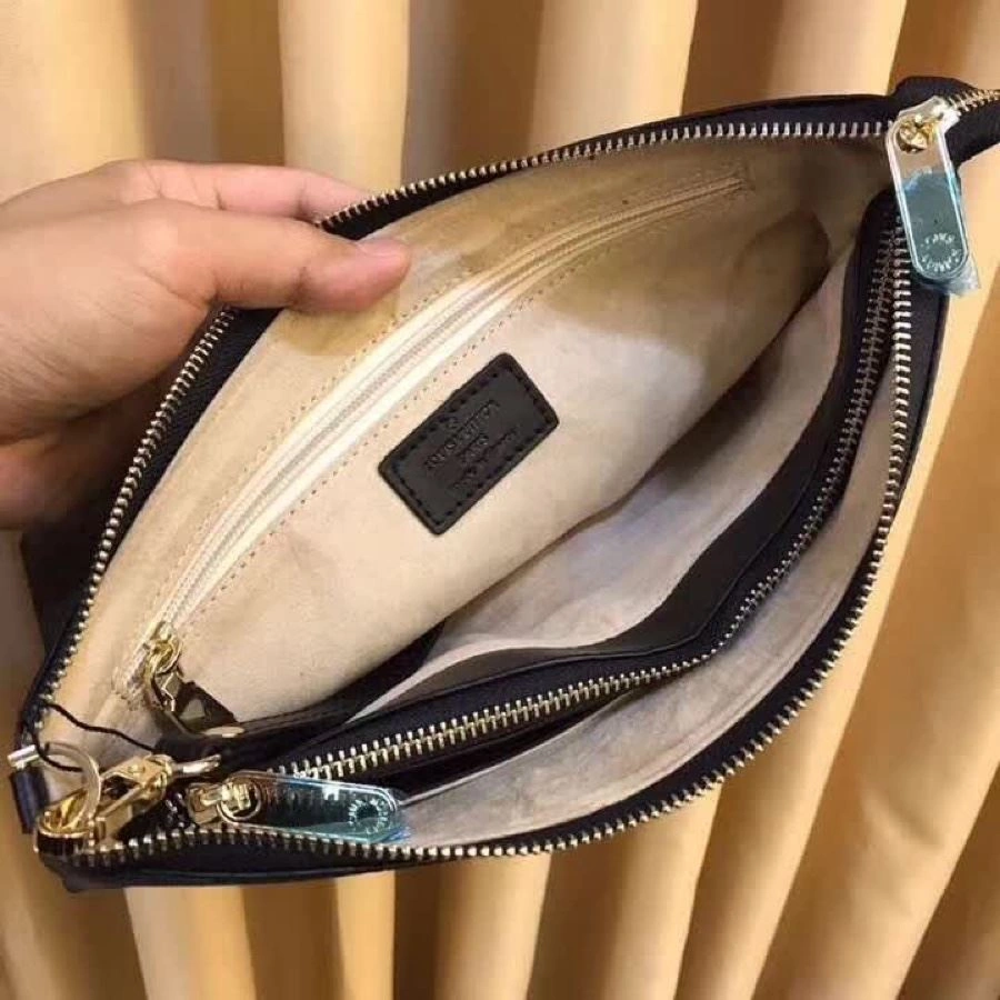 Unisex Mens Louis Vuitton Clutch Bags 92748
