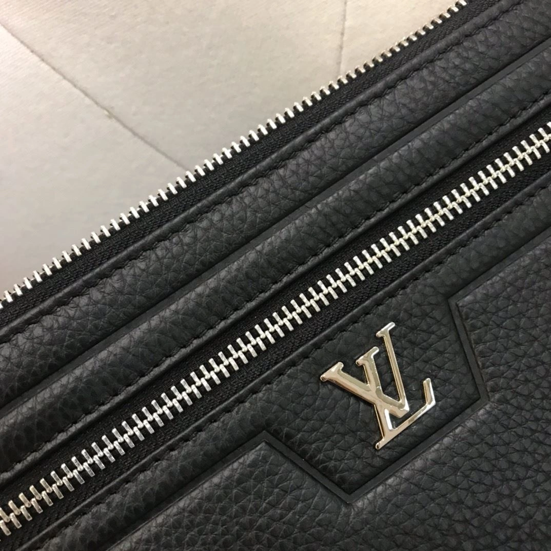 Sustainable Mens Louis Vuitton Clutch Bags 92747