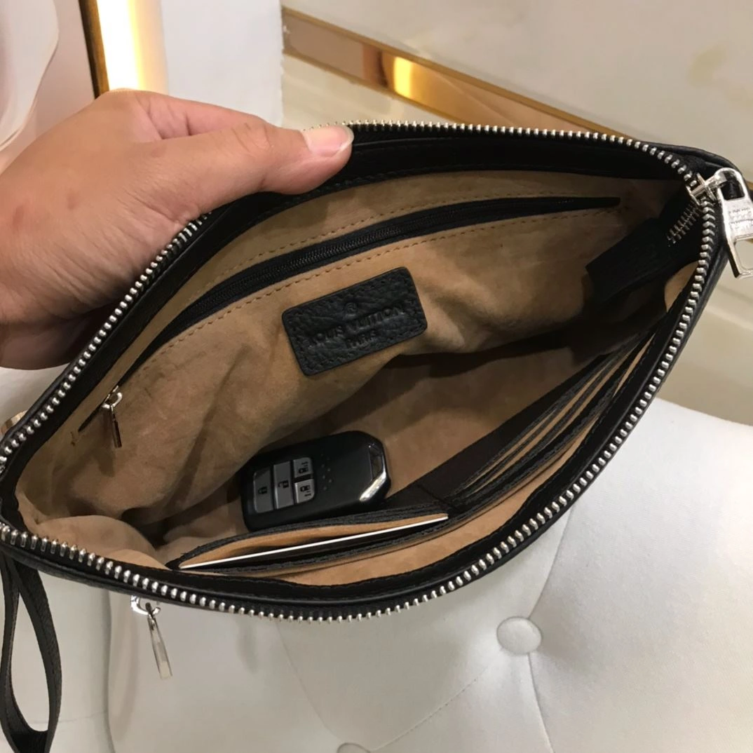 Sustainable Mens Louis Vuitton Clutch Bags 92747