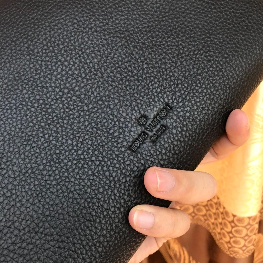 WrinkleFree Mens Louis Vuitton Clutch Bags 92750