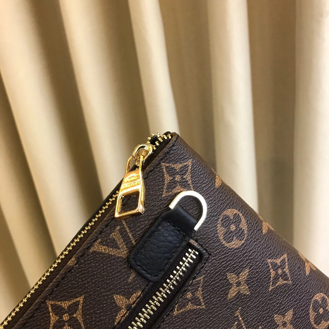 Compact Mens Louis Vuitton Clutch Bags 92737