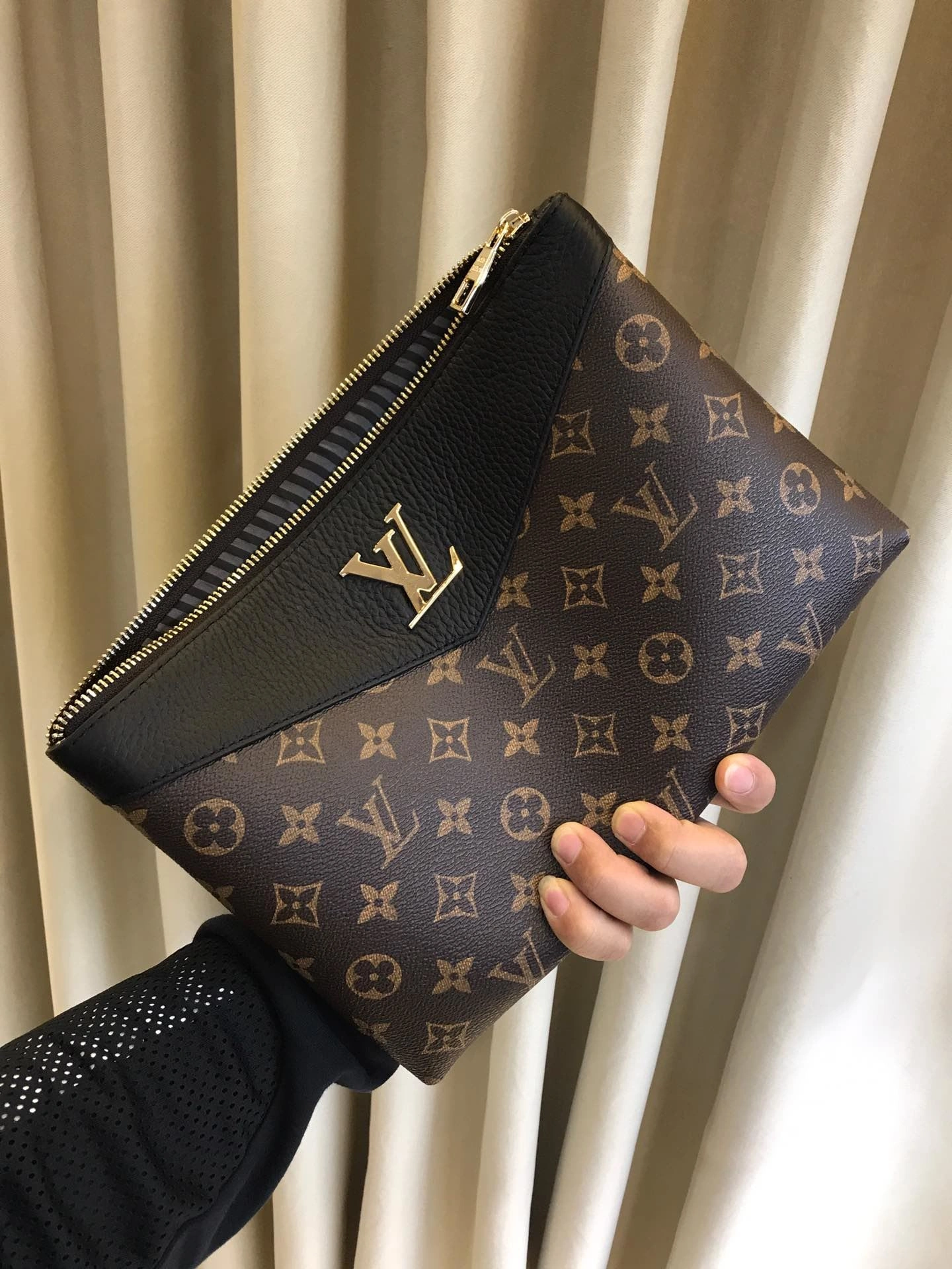 Compact Mens Louis Vuitton Clutch Bags 92737