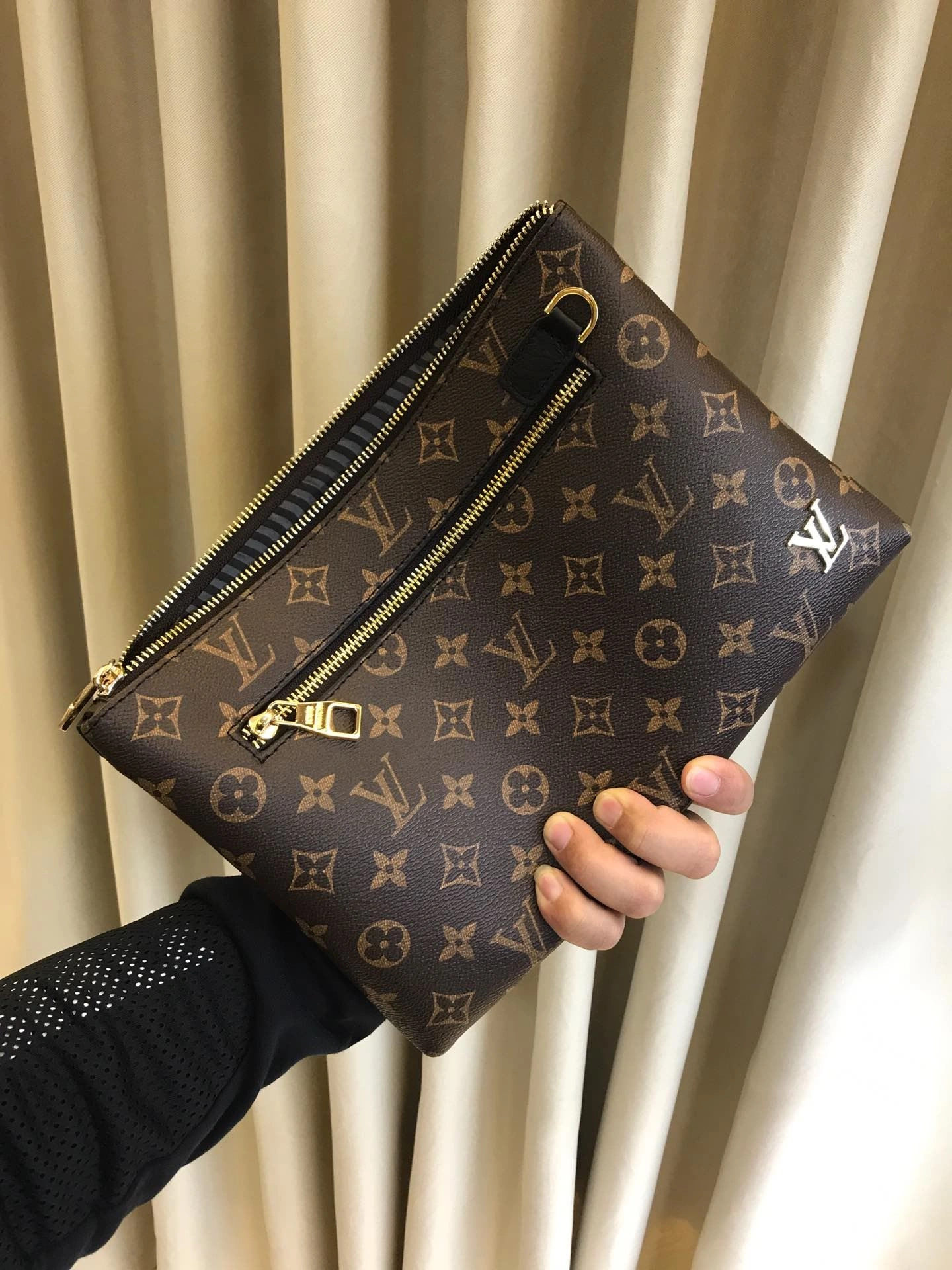 Compact Mens Louis Vuitton Clutch Bags 92737