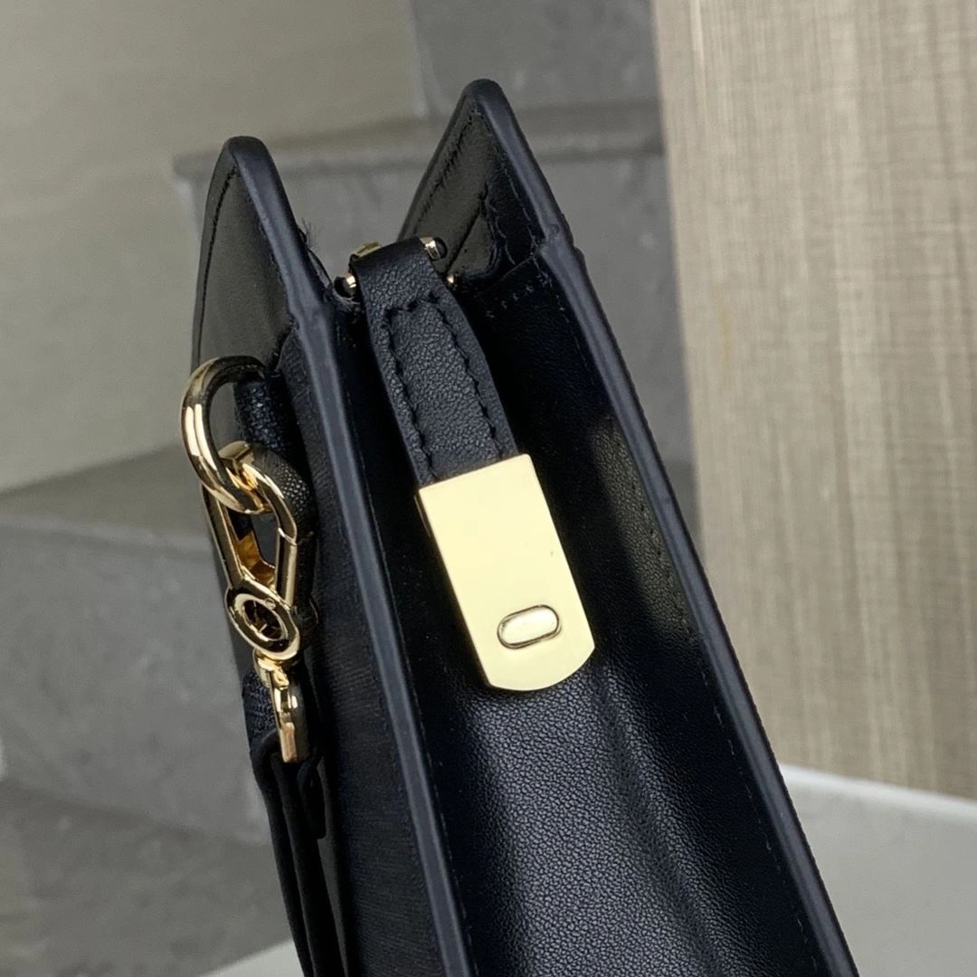 Mens Louis Vuitton Clutch Bags UrbanChic 92732