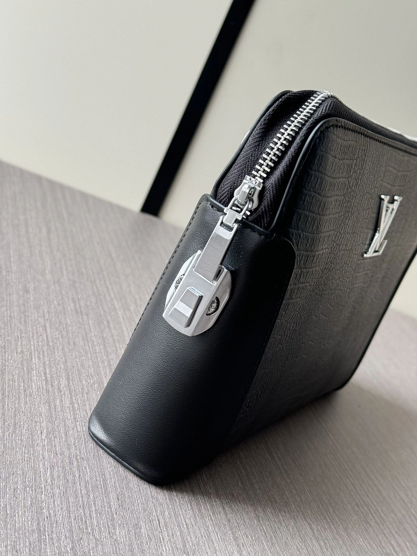 TechFriendly Mens Louis Vuitton Clutch Bags 92728