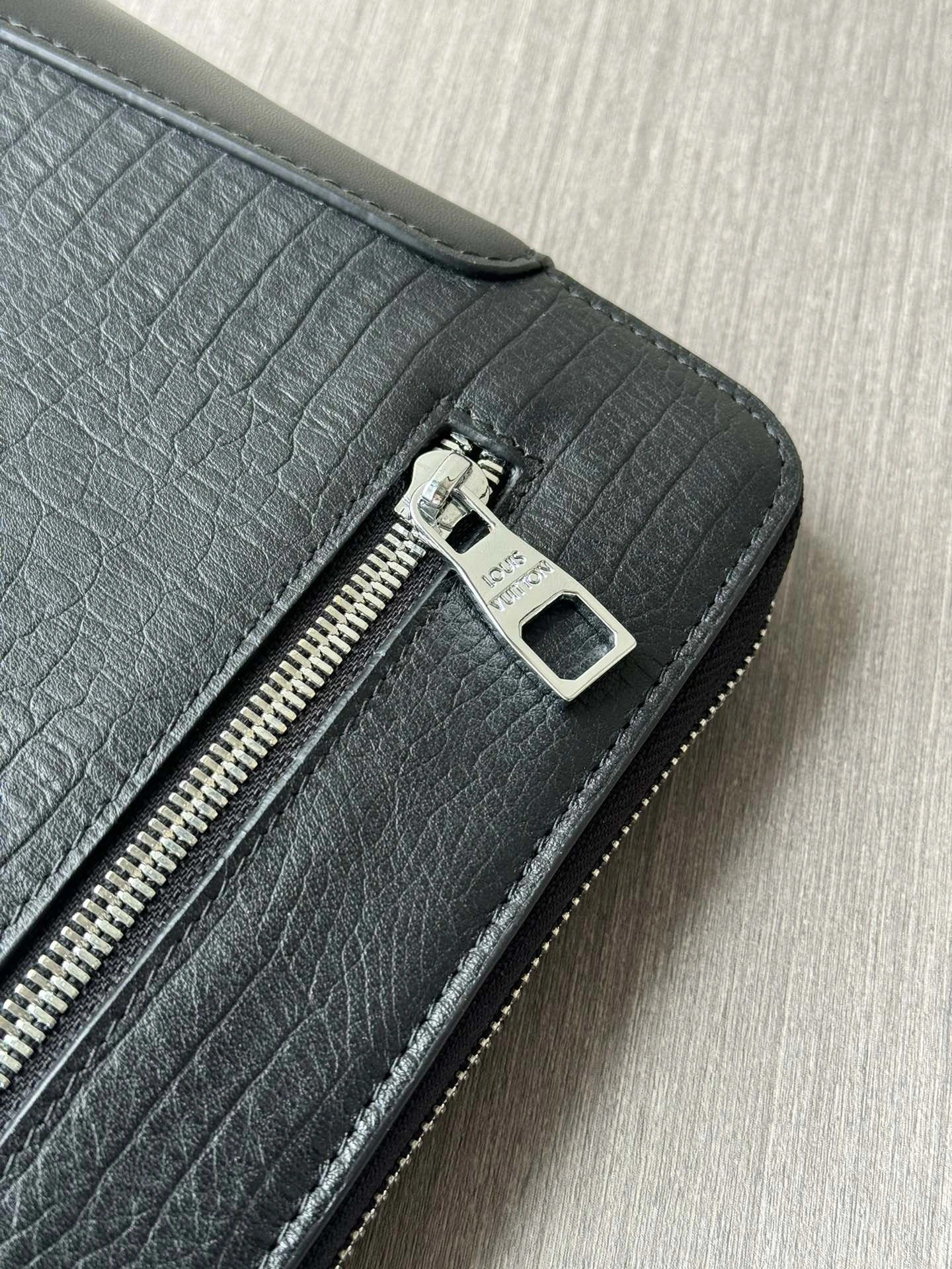 TechFriendly Mens Louis Vuitton Clutch Bags 92728