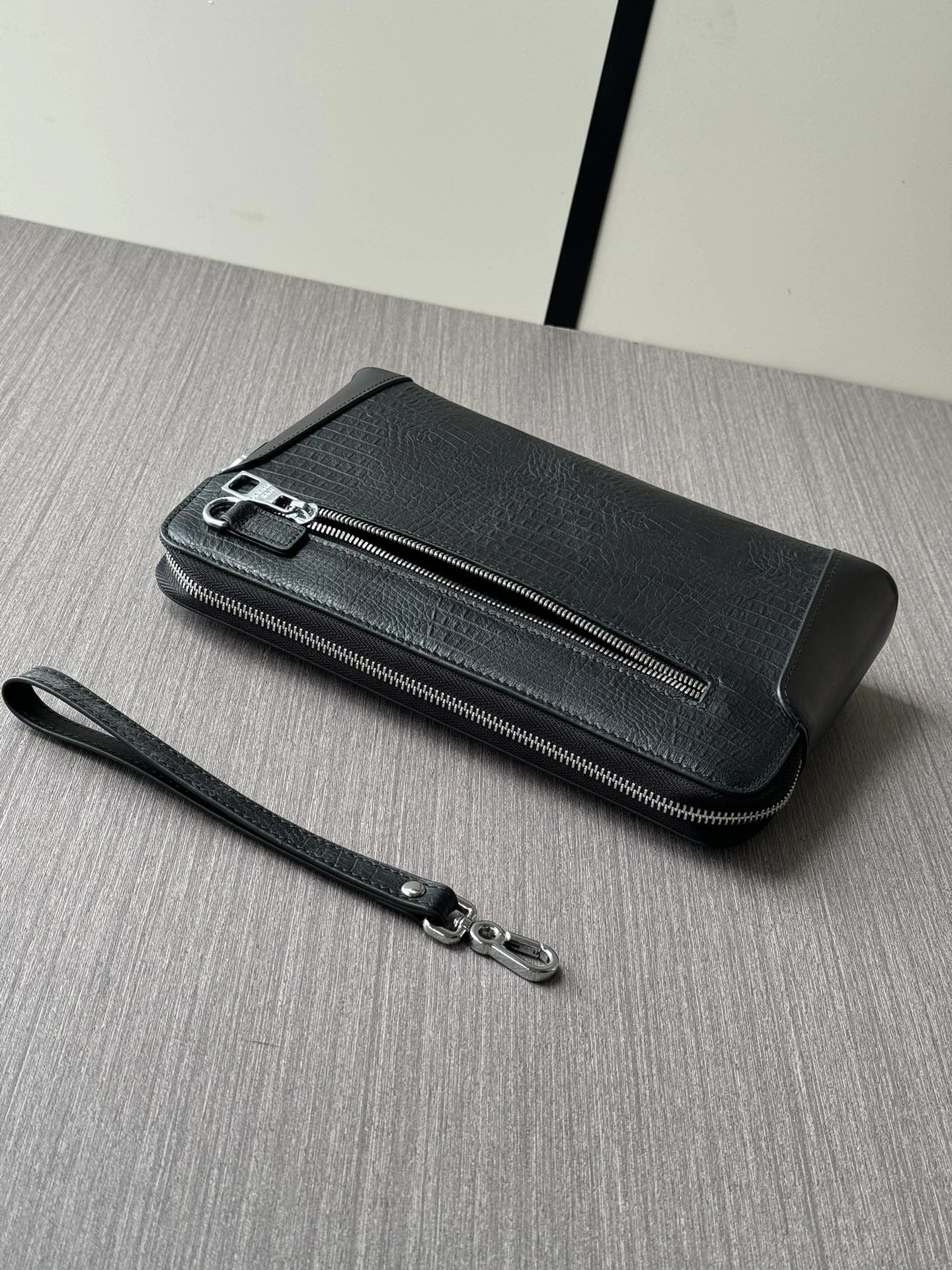 TechFriendly Mens Louis Vuitton Clutch Bags 92728