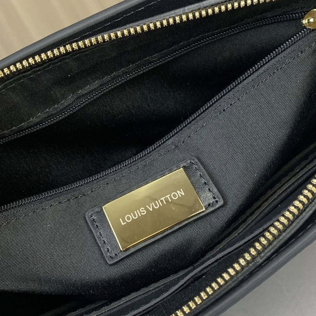 GoAnywhere Mens Louis Vuitton Clutch Bags 92726