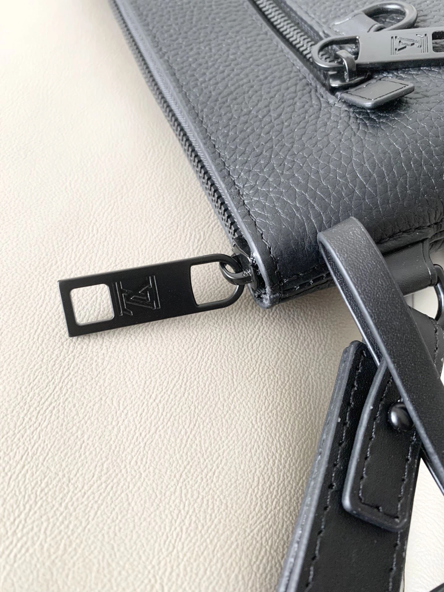 Mens Louis Vuitton Clutch Bags SmoothTexture 90606
