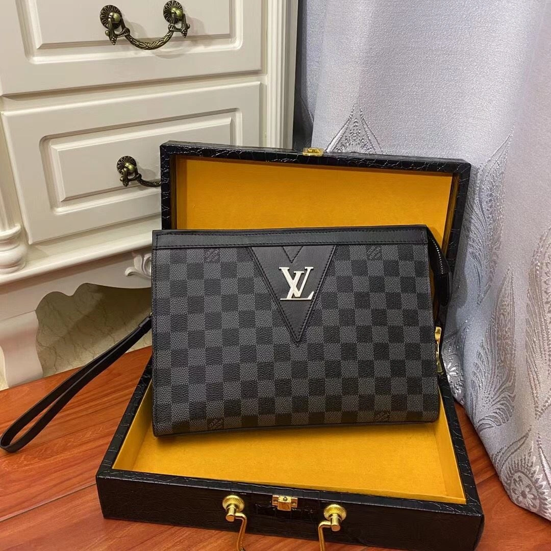 Mens Louis Vuitton Clutch Bags StreetReady 92713