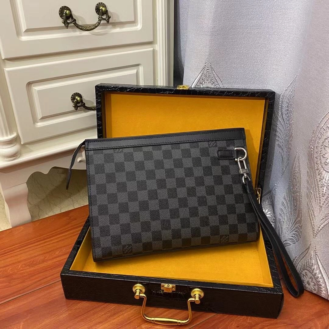 Mens Louis Vuitton Clutch Bags StreetReady 92713