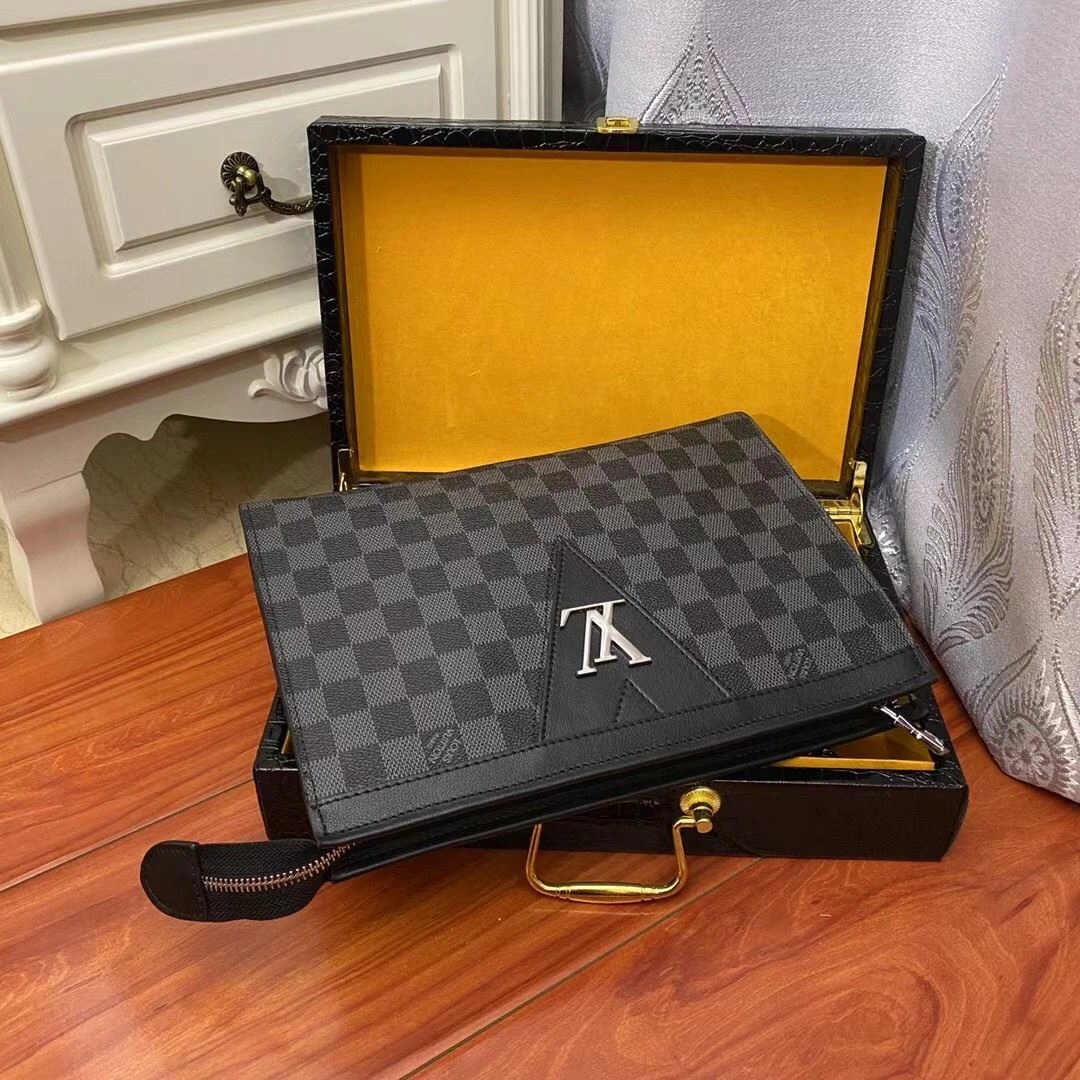 Mens Louis Vuitton Clutch Bags StreetReady 92713