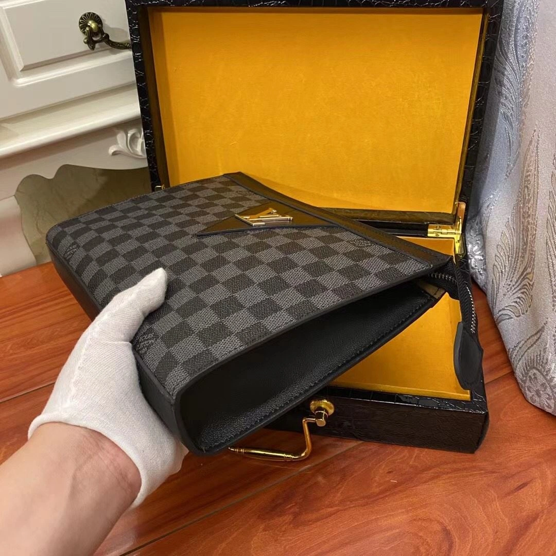 Mens Louis Vuitton Clutch Bags StreetReady 92713