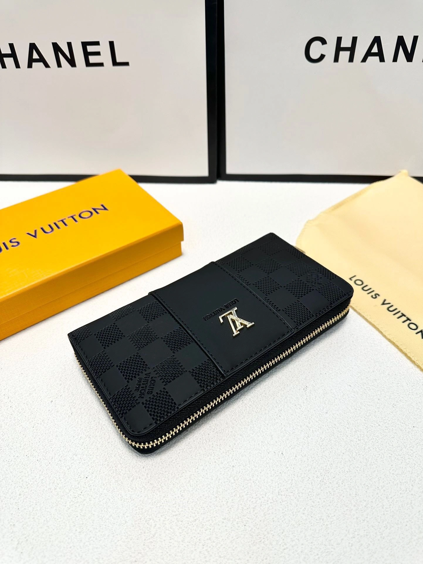 MultiPurpose Mens Louis Vuitton Clutch Bags 92724