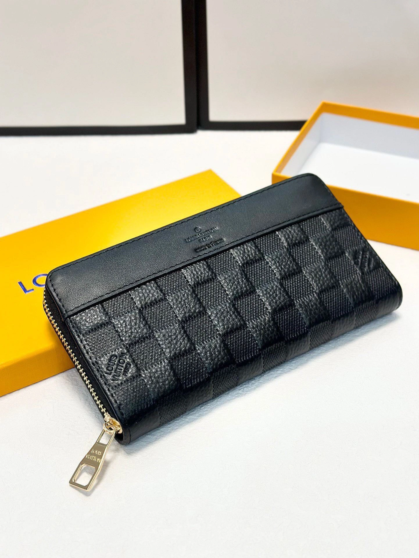 Mens Louis Vuitton Clutch Bags EyeCatching 92722