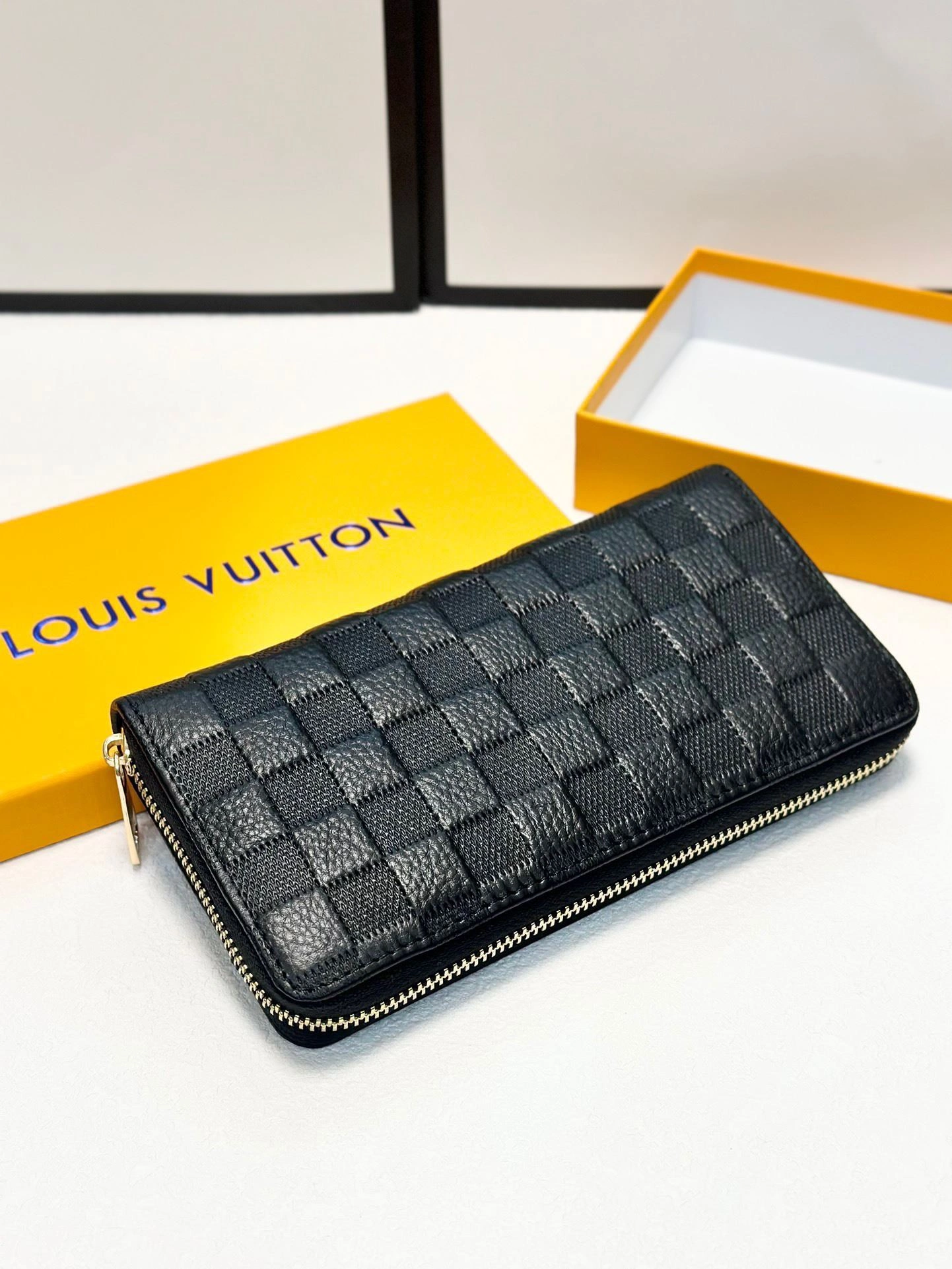 Mens Louis Vuitton Clutch Bags EyeCatching 92722