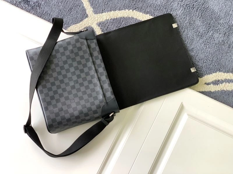 Snug Mens Louis Vuitton Satchel Bags 94072