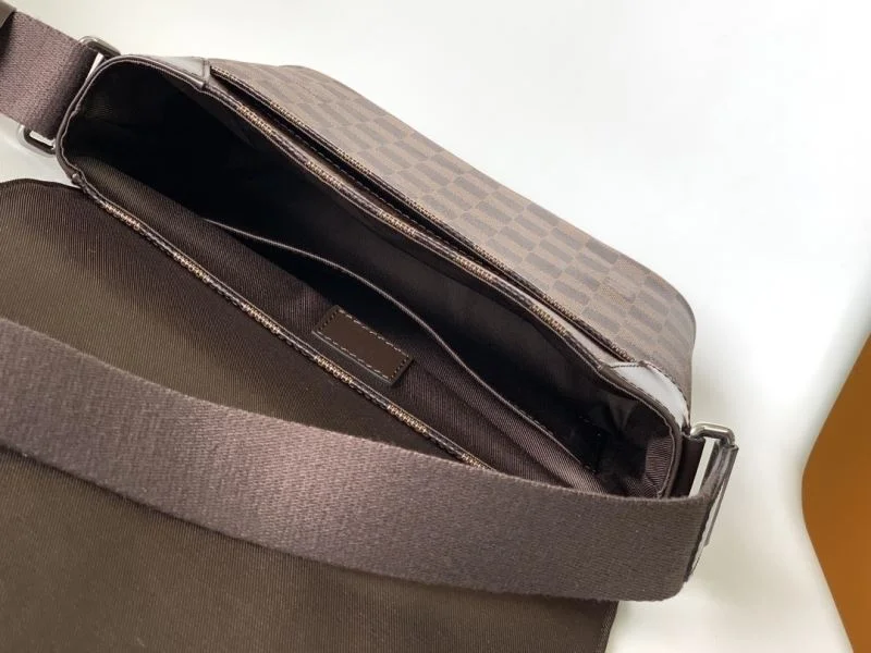 Mens Louis Vuitton Satchel Bags EasyMatch 42047