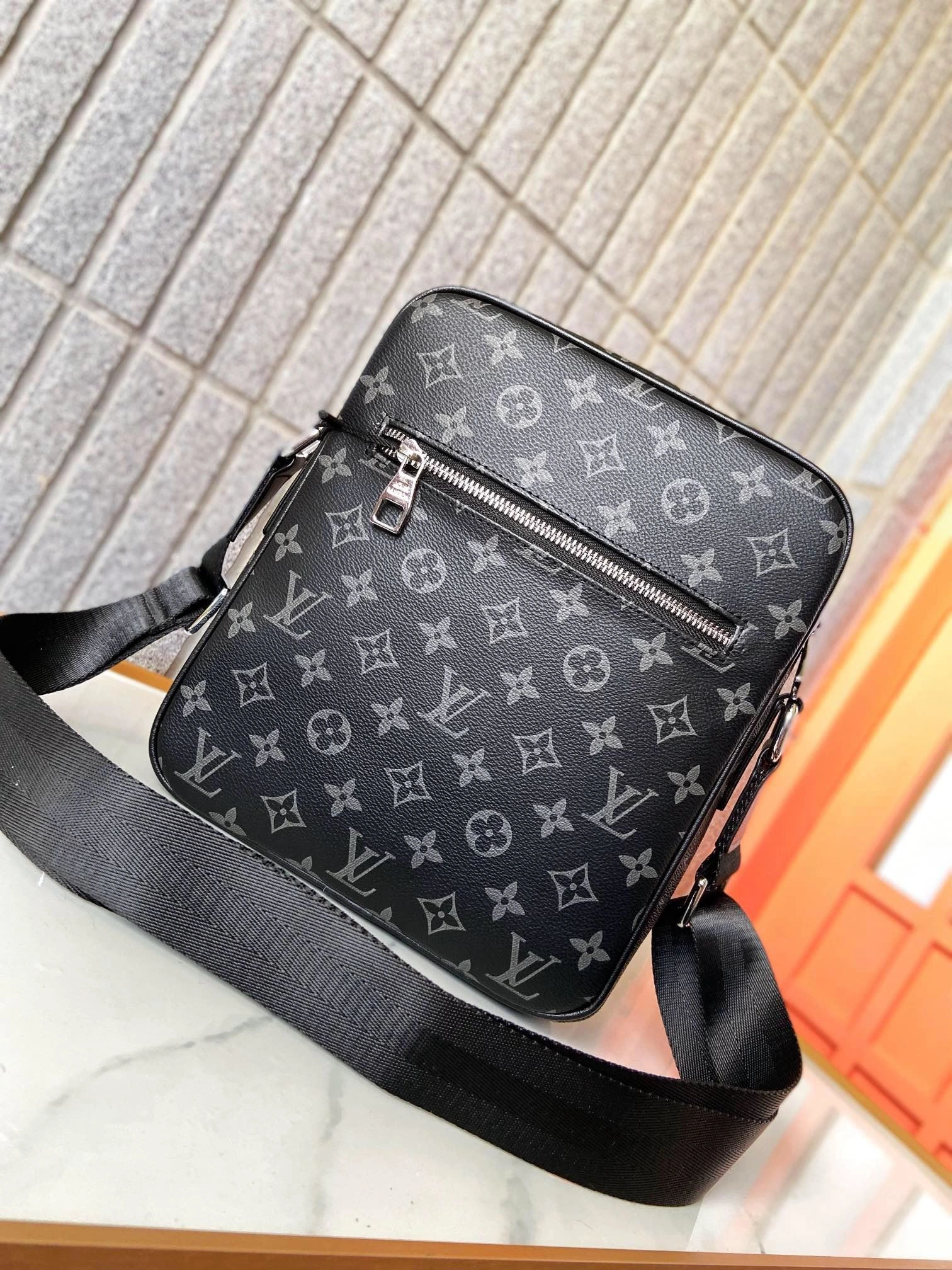 Mens Louis Vuitton Satchel Bags EasyCare 92694