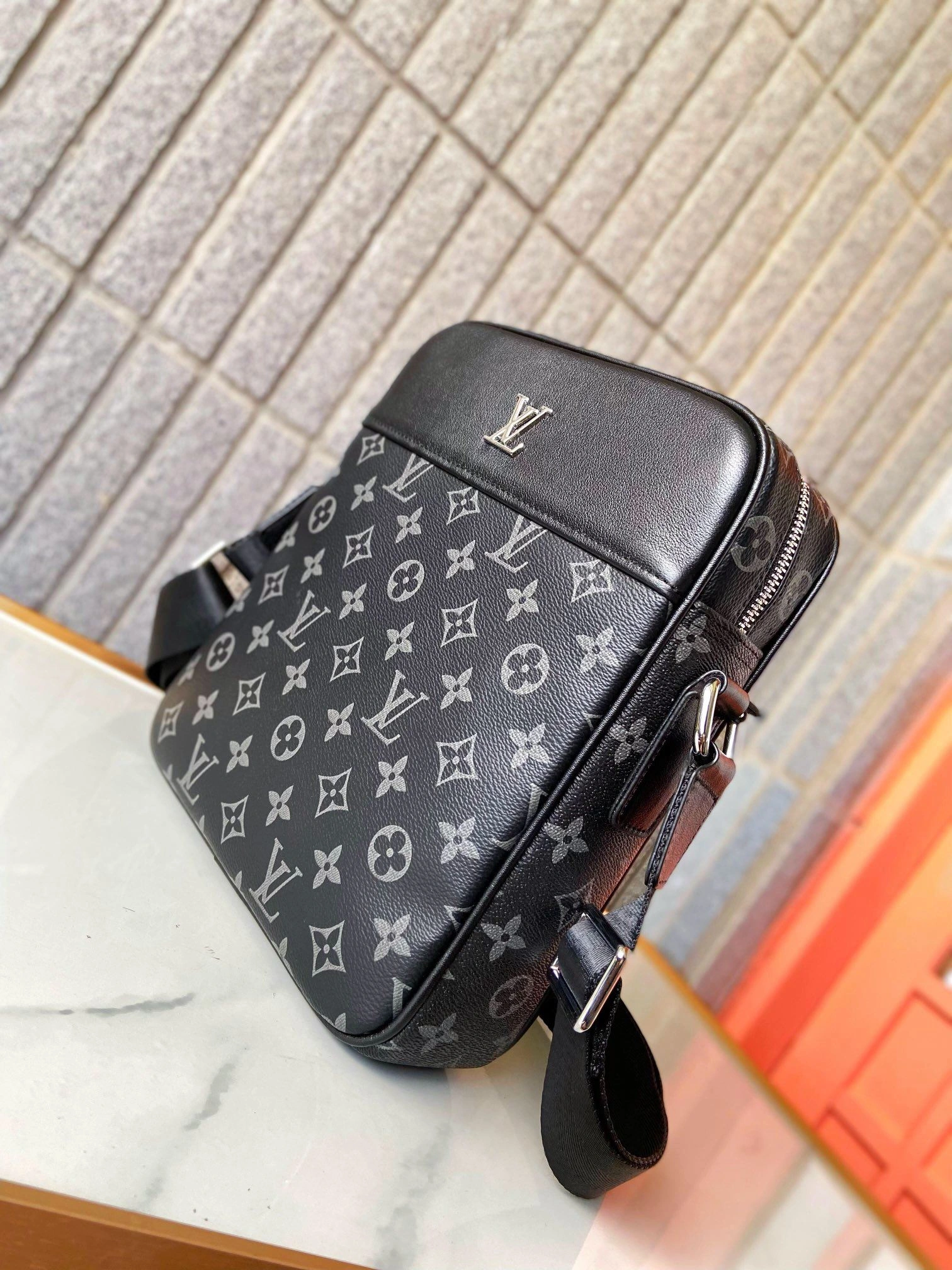 Mens Louis Vuitton Satchel Bags EasyCare 92694