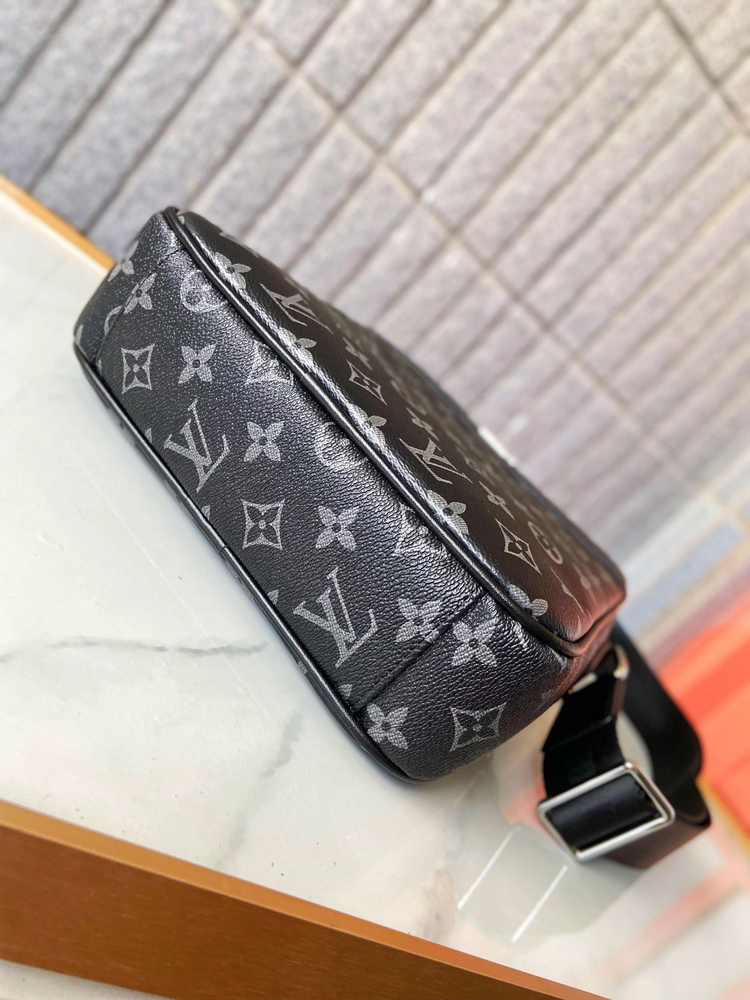 Mens Louis Vuitton Satchel Bags EasyCare 92694