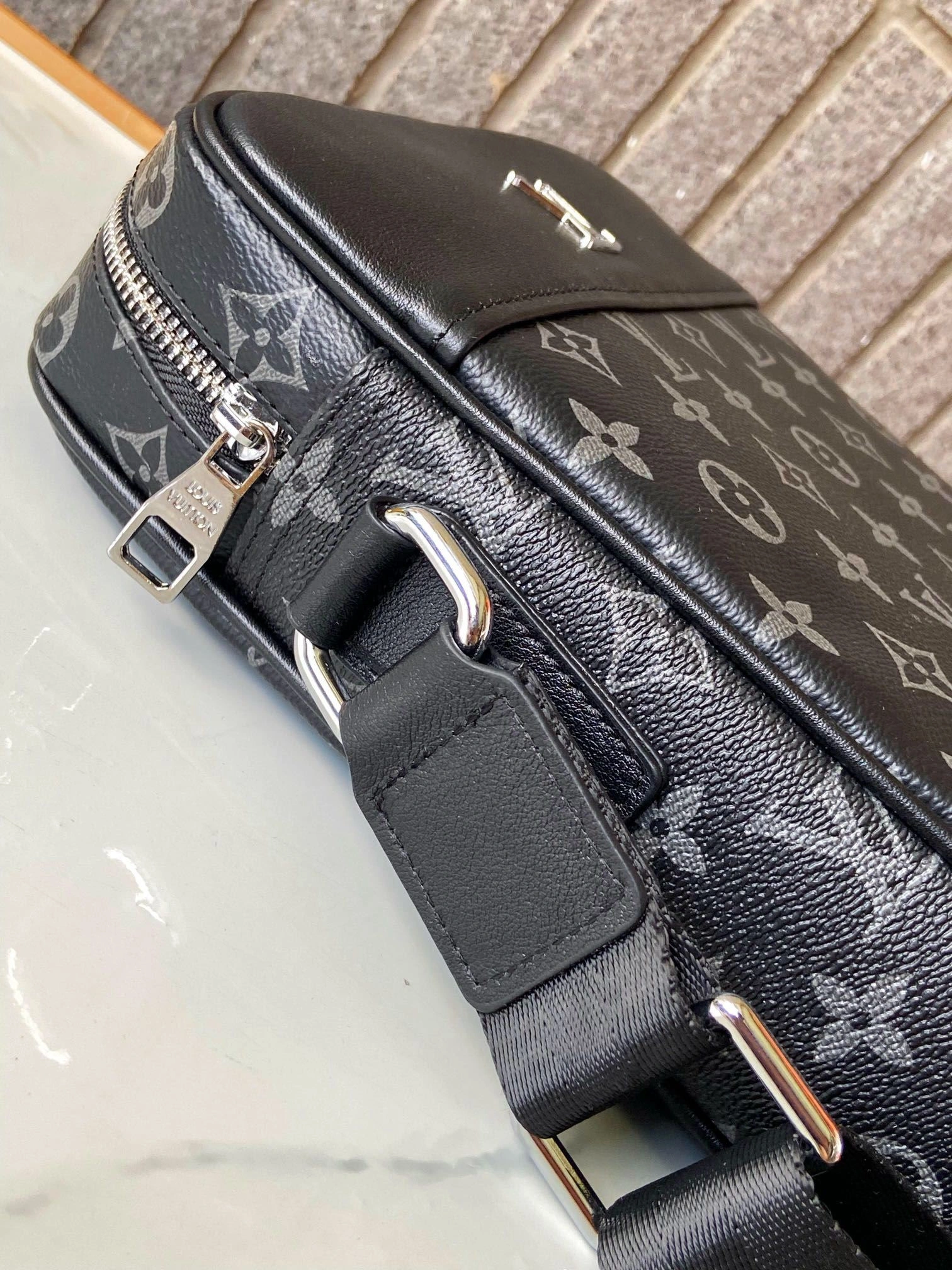 Mens Louis Vuitton Satchel Bags EasyCare 92694