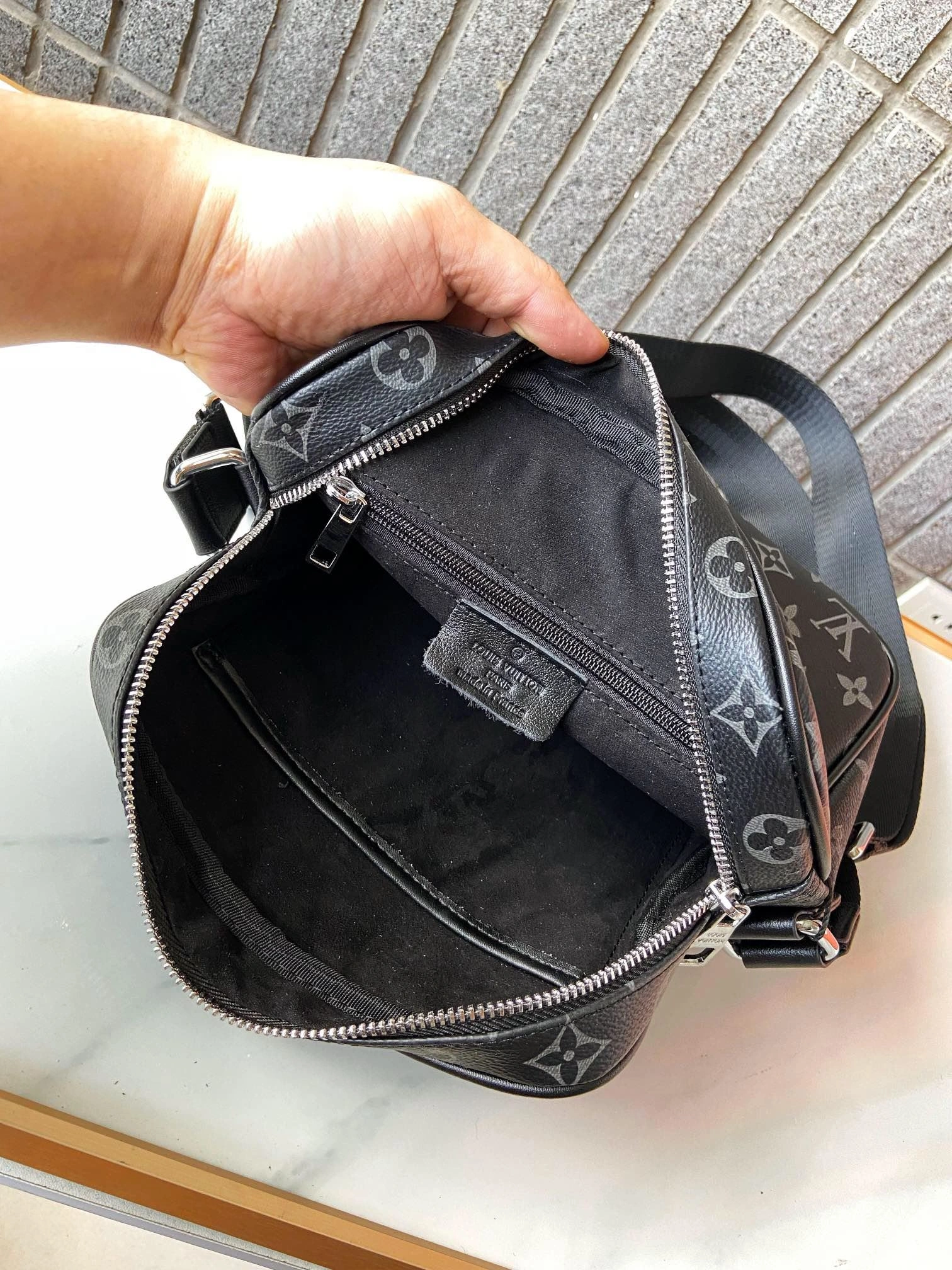 Mens Louis Vuitton Satchel Bags EasyCare 92694