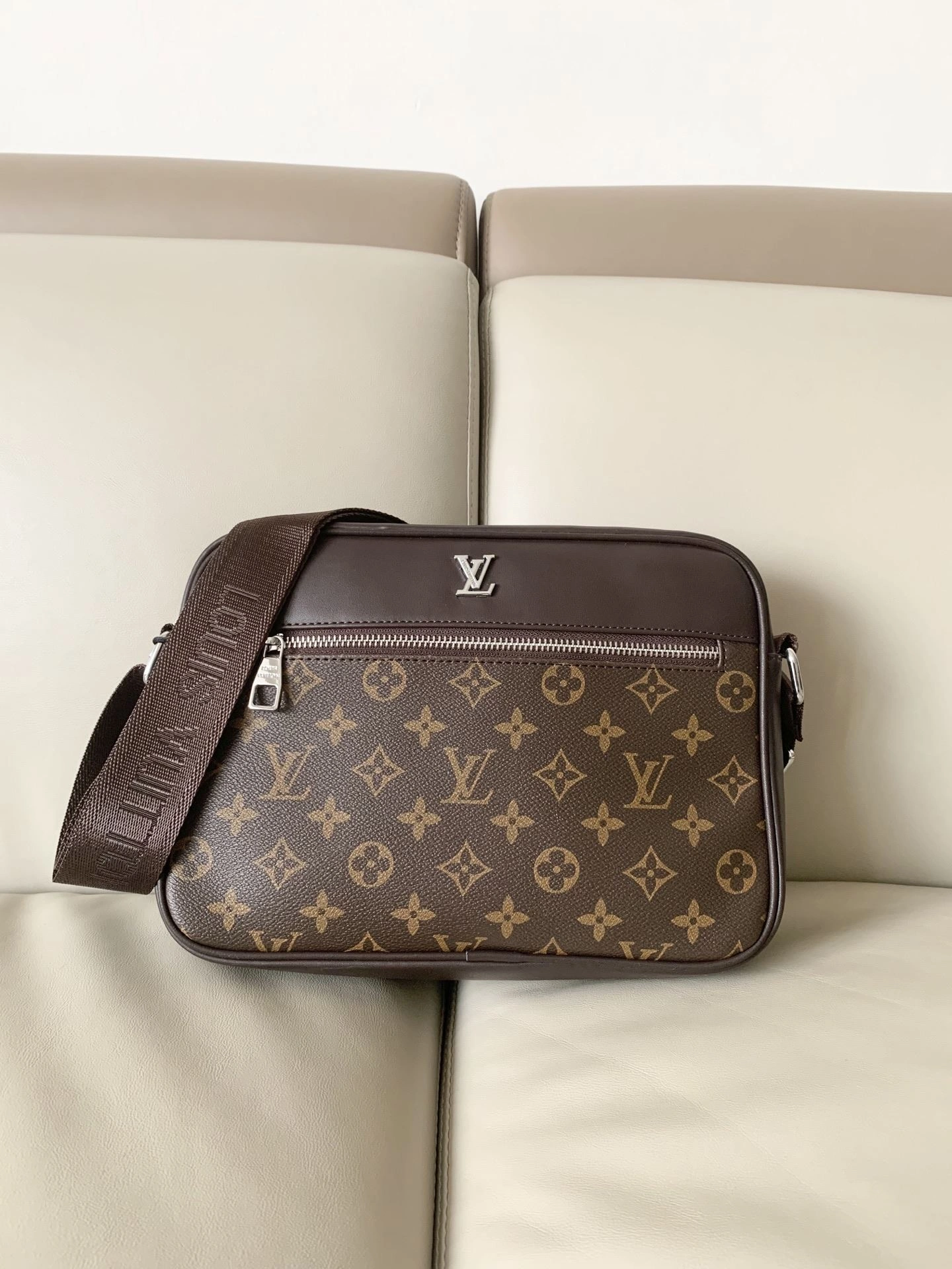 Mens Louis Vuitton Satchel Bags ModernLook 92727
