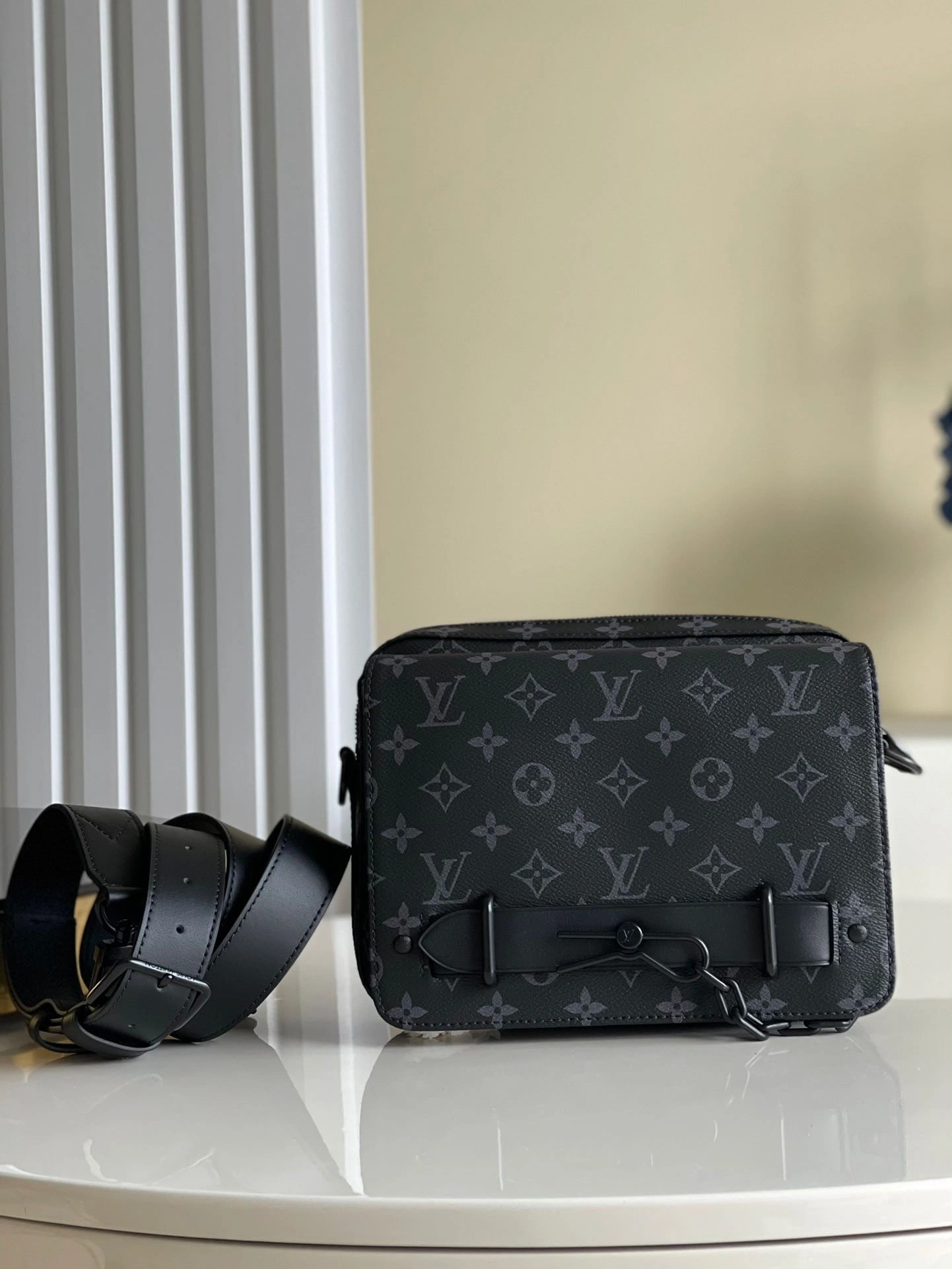 Mens Louis Vuitton Satchel Bags EasyCare 92685