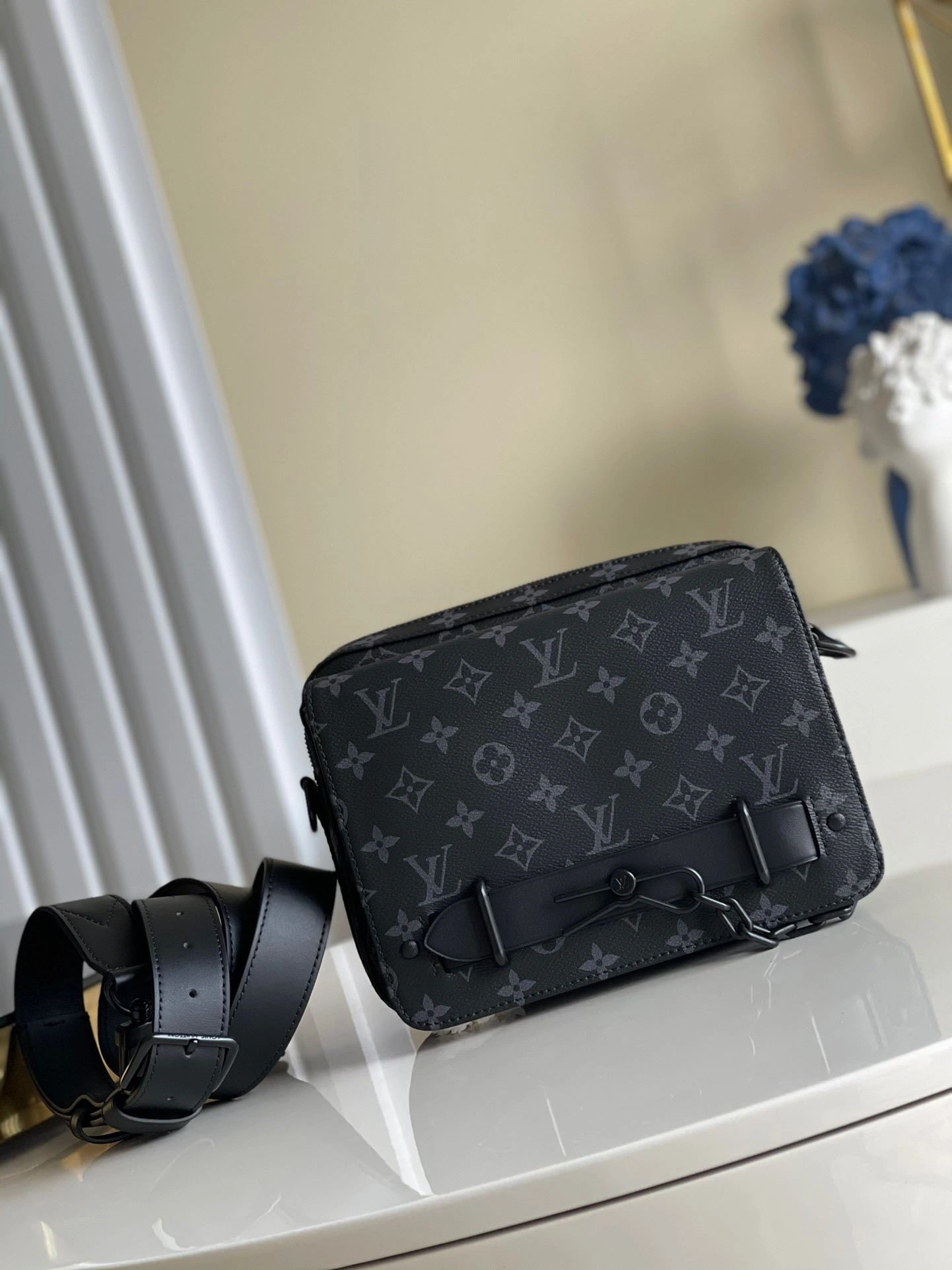 Mens Louis Vuitton Satchel Bags EasyCare 92685