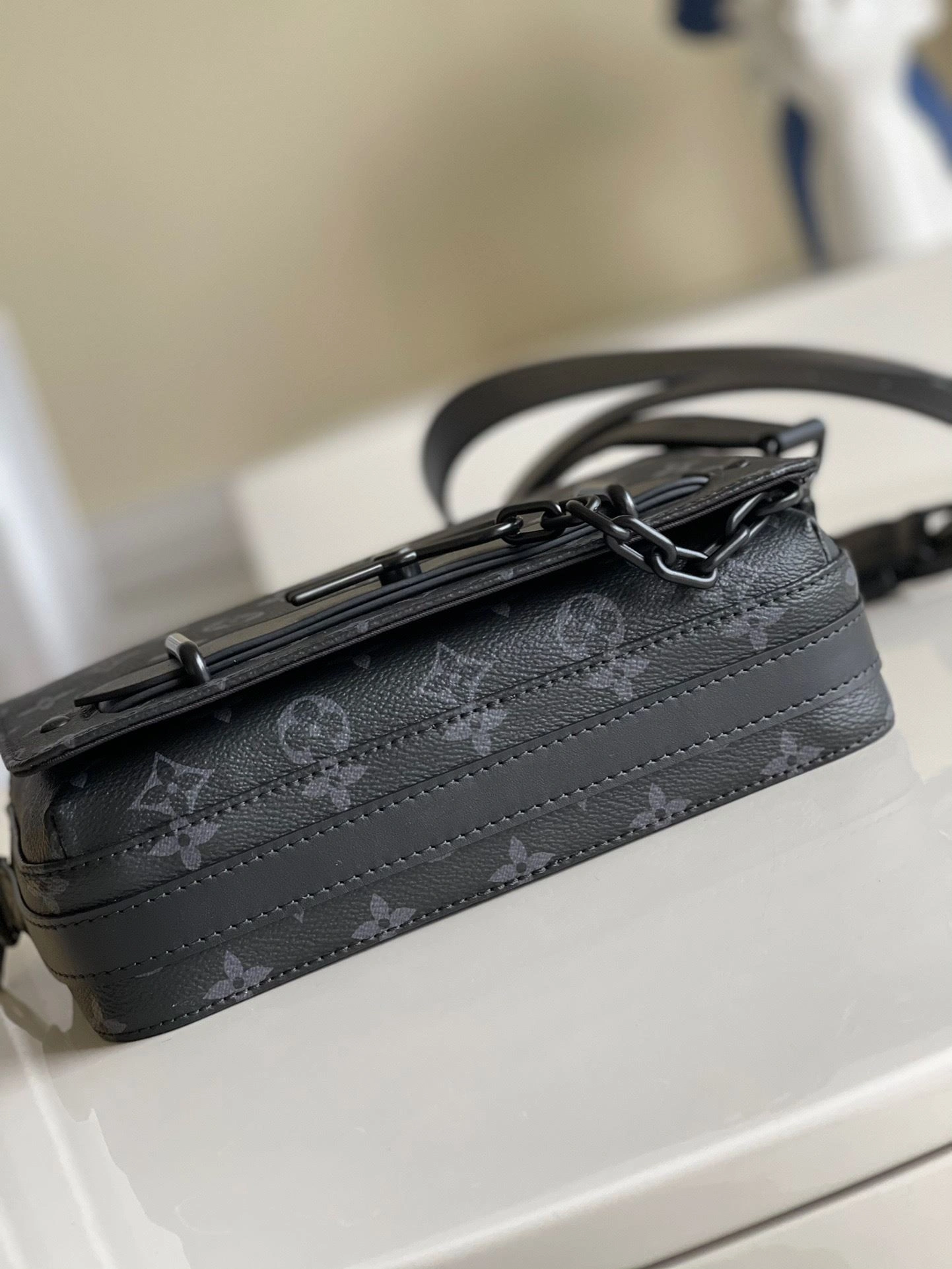 Mens Louis Vuitton Satchel Bags EasyCare 92685