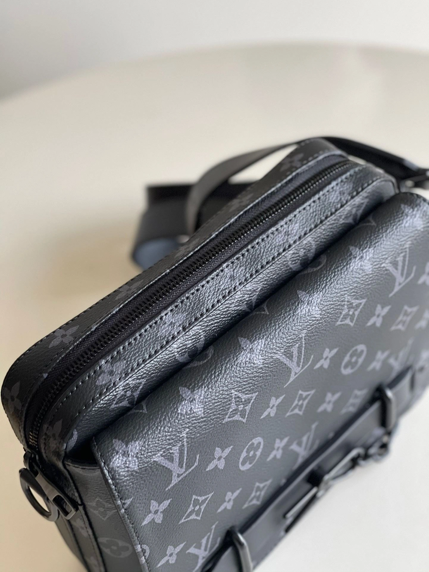 Mens Louis Vuitton Satchel Bags EasyCare 92685