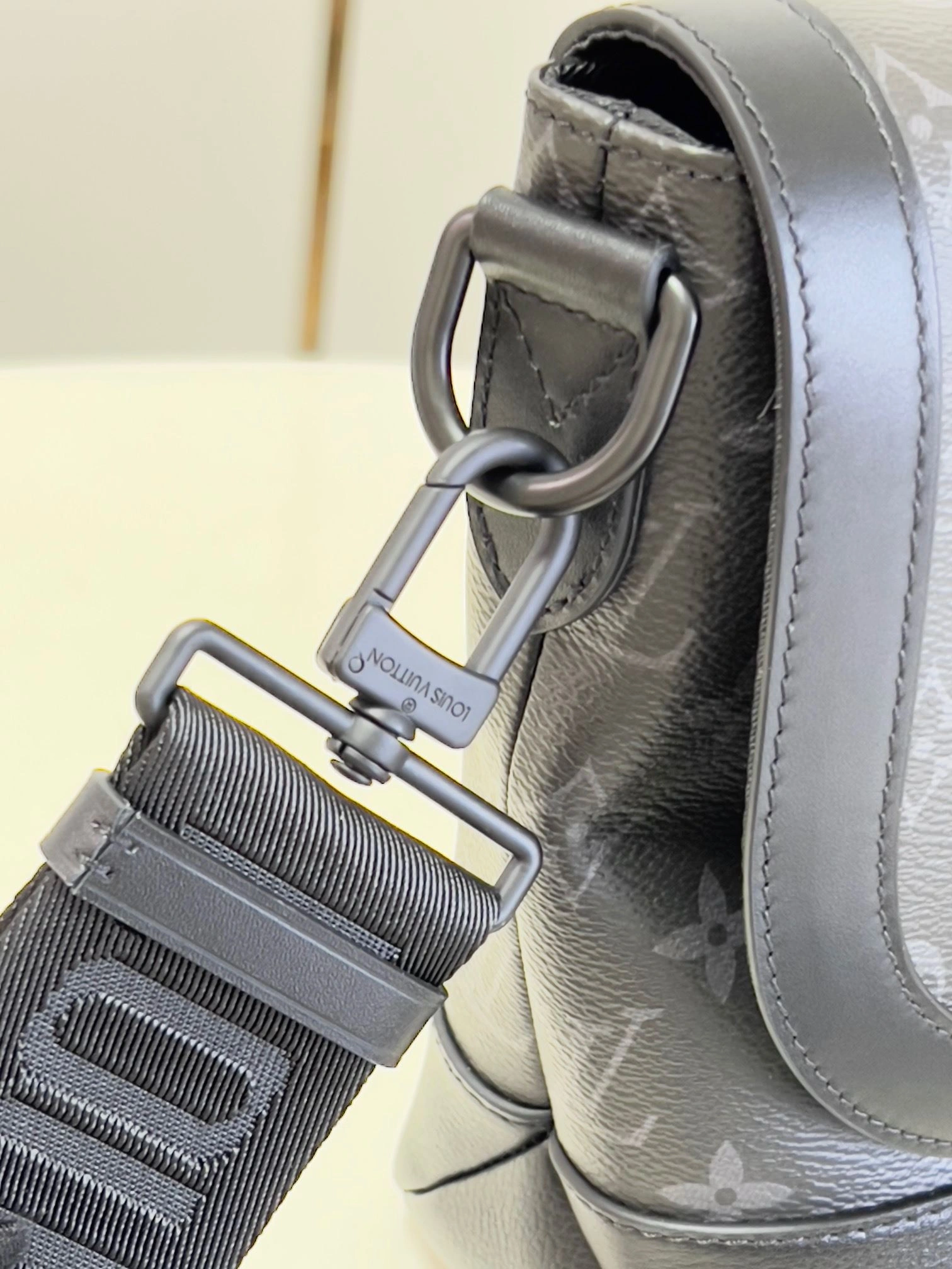 Mens Louis Vuitton Satchel Bags StreetReady 92688