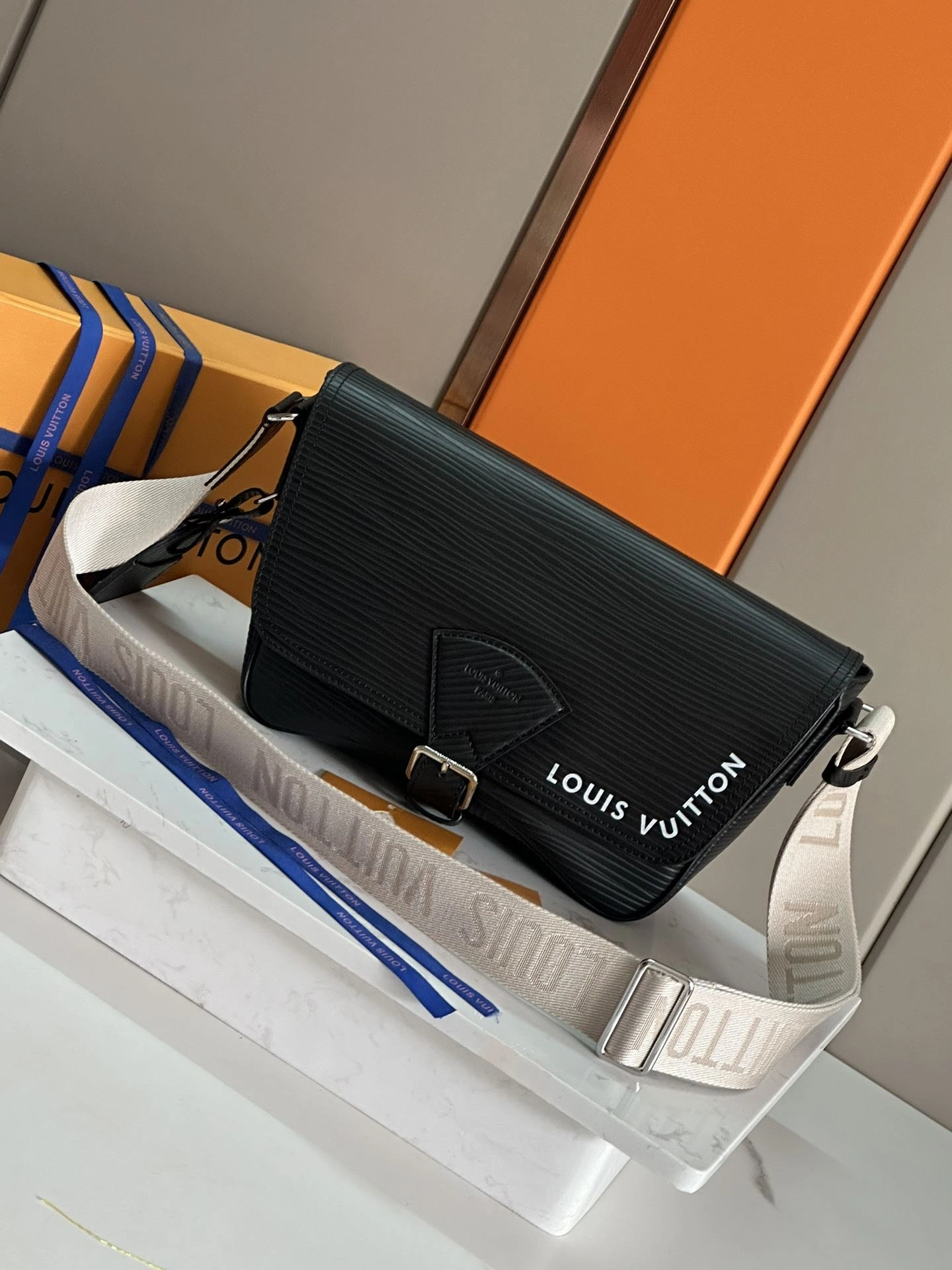 Mens Louis Vuitton Satchel Bags Trendsetting 91735