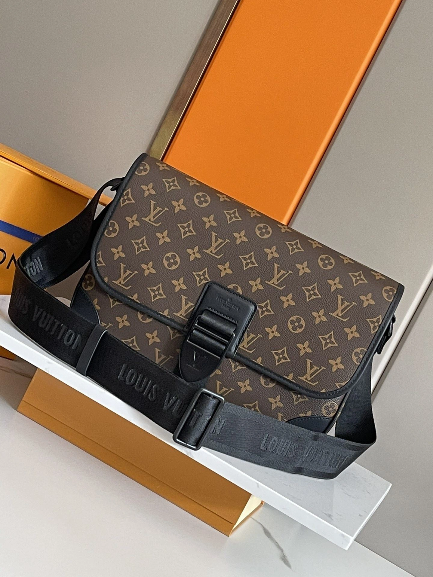 Mens Louis Vuitton Satchel Bags EasyMatch 91732