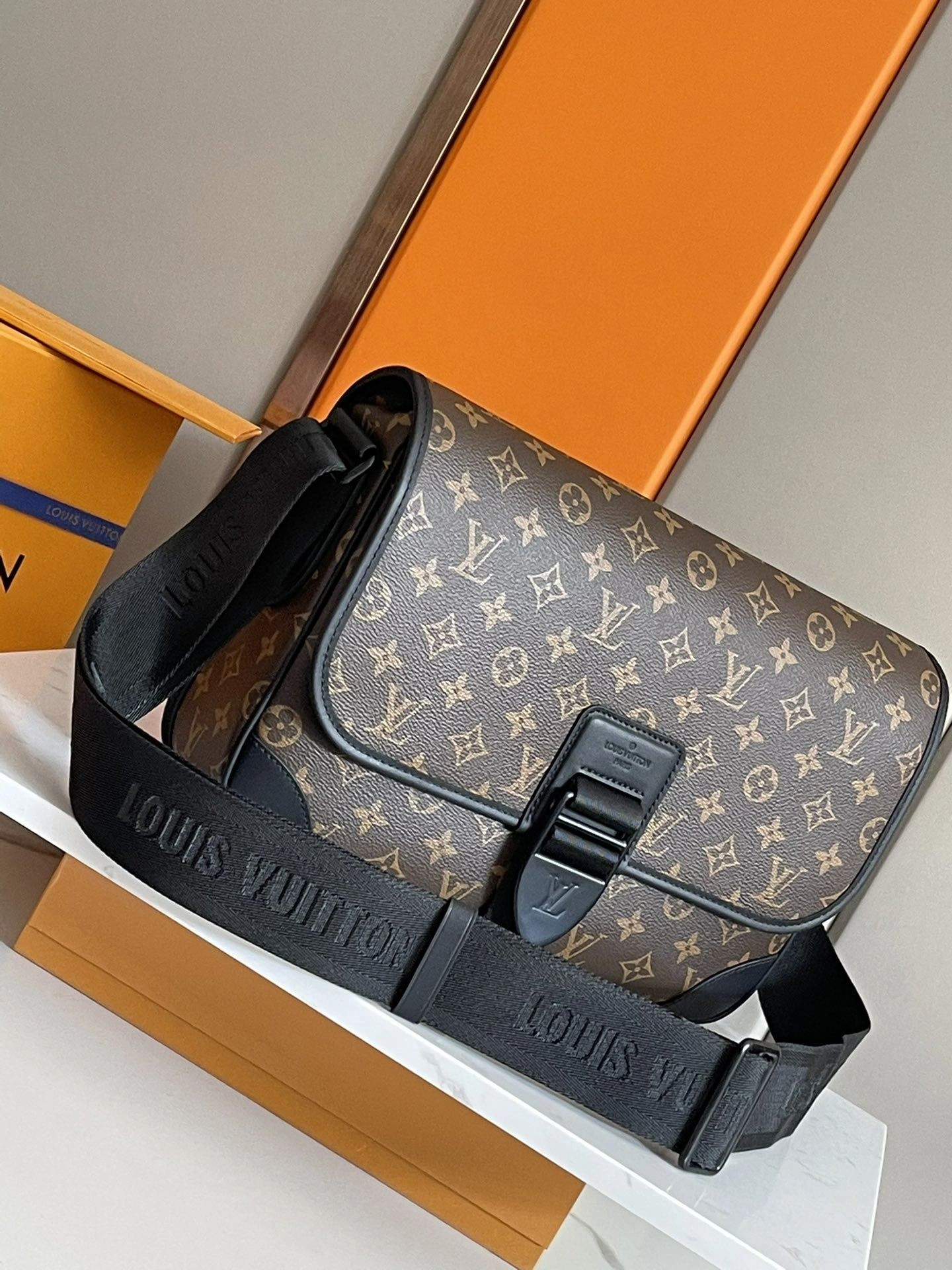 Mens Louis Vuitton Satchel Bags EasyMatch 91732