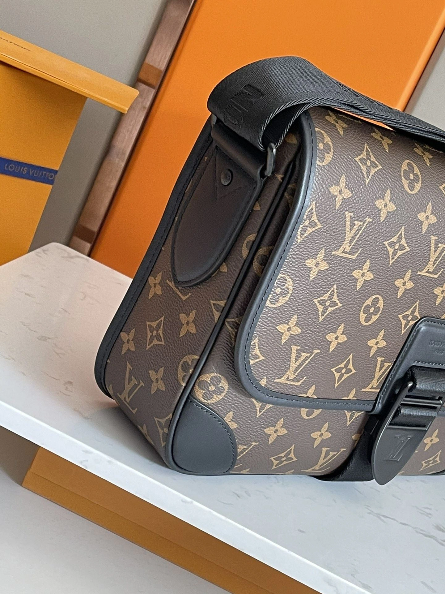 Mens Louis Vuitton Satchel Bags EasyMatch 91732