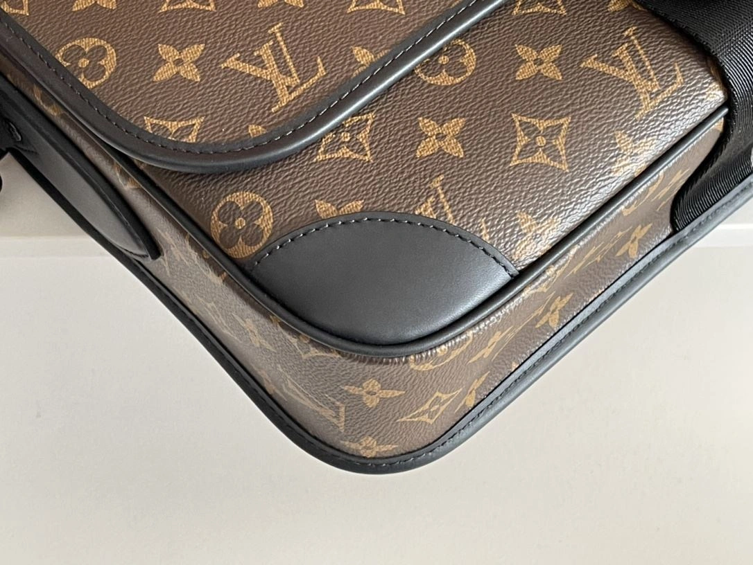 Mens Louis Vuitton Satchel Bags EasyMatch 91732